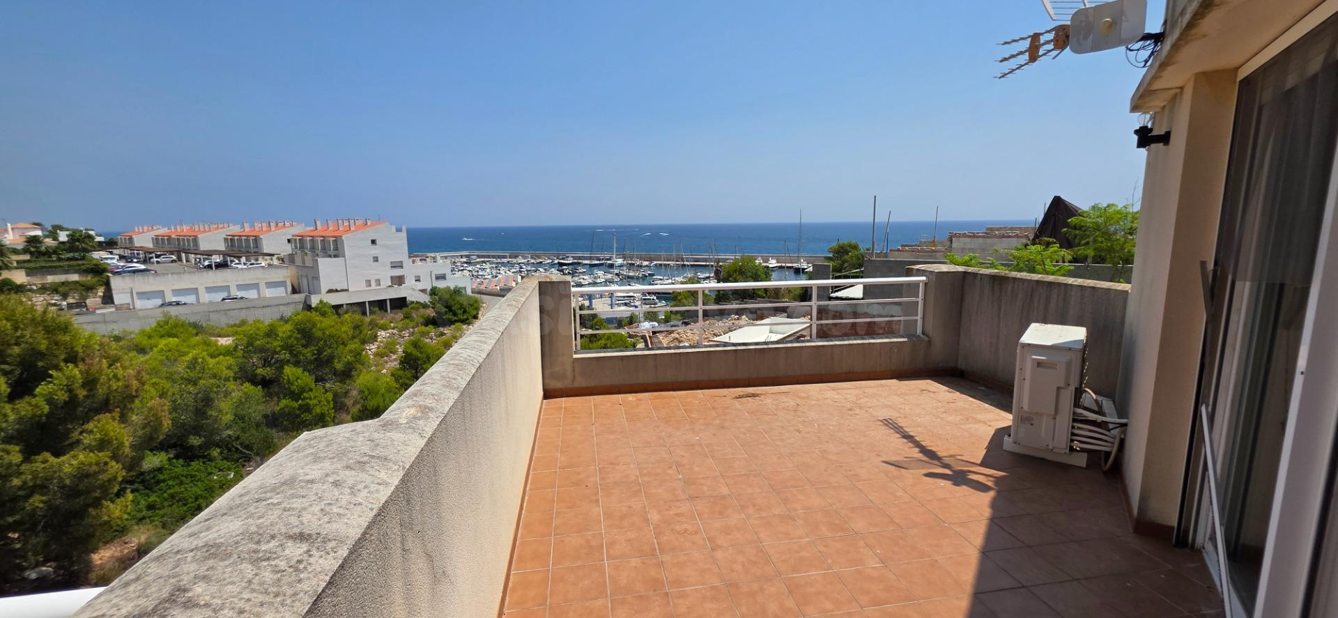 Exclusivo chalet en primera línea de mar y del puerto deport - foto 3