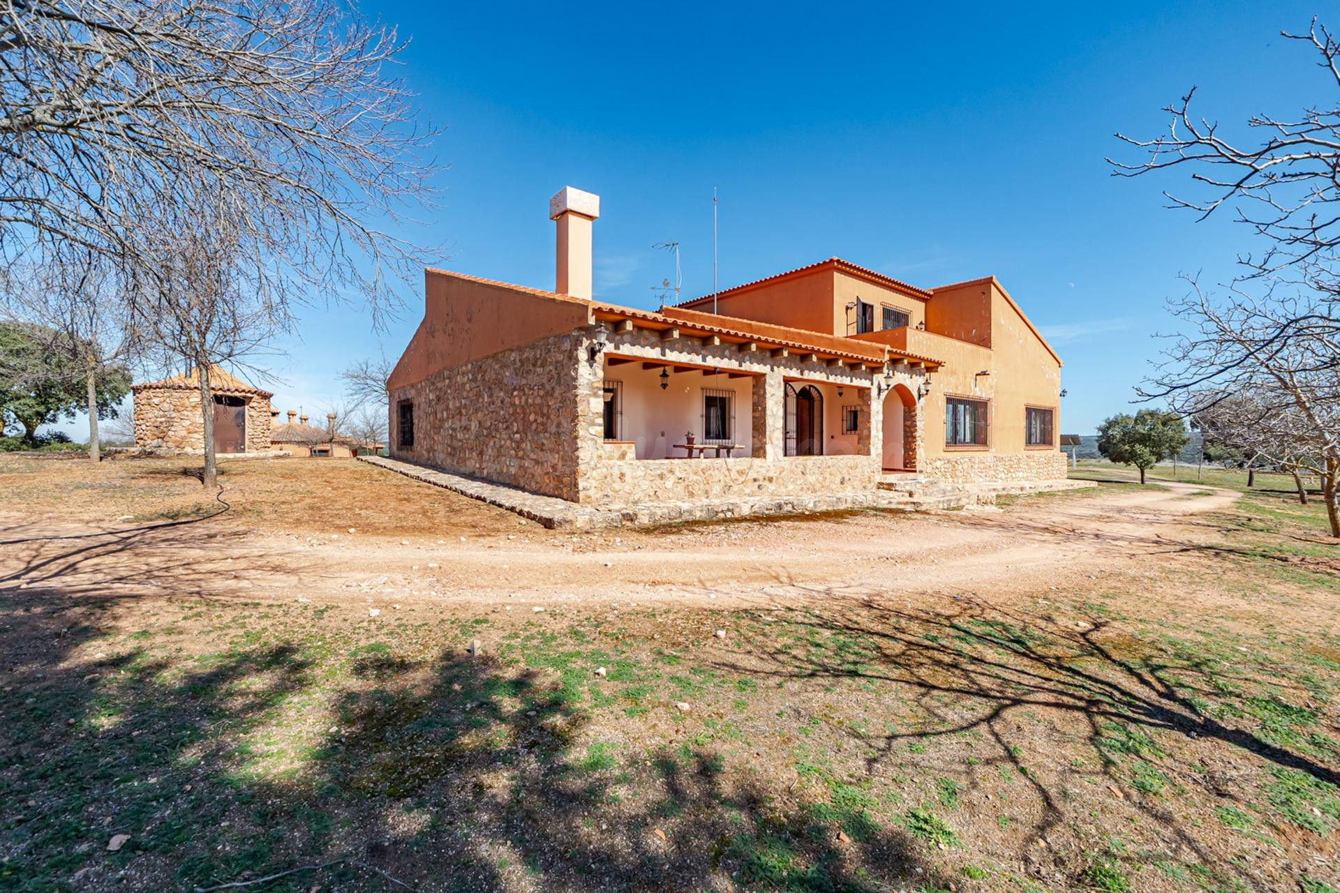 Exclusiva finca rústica de gran extensión para caza y recreo.