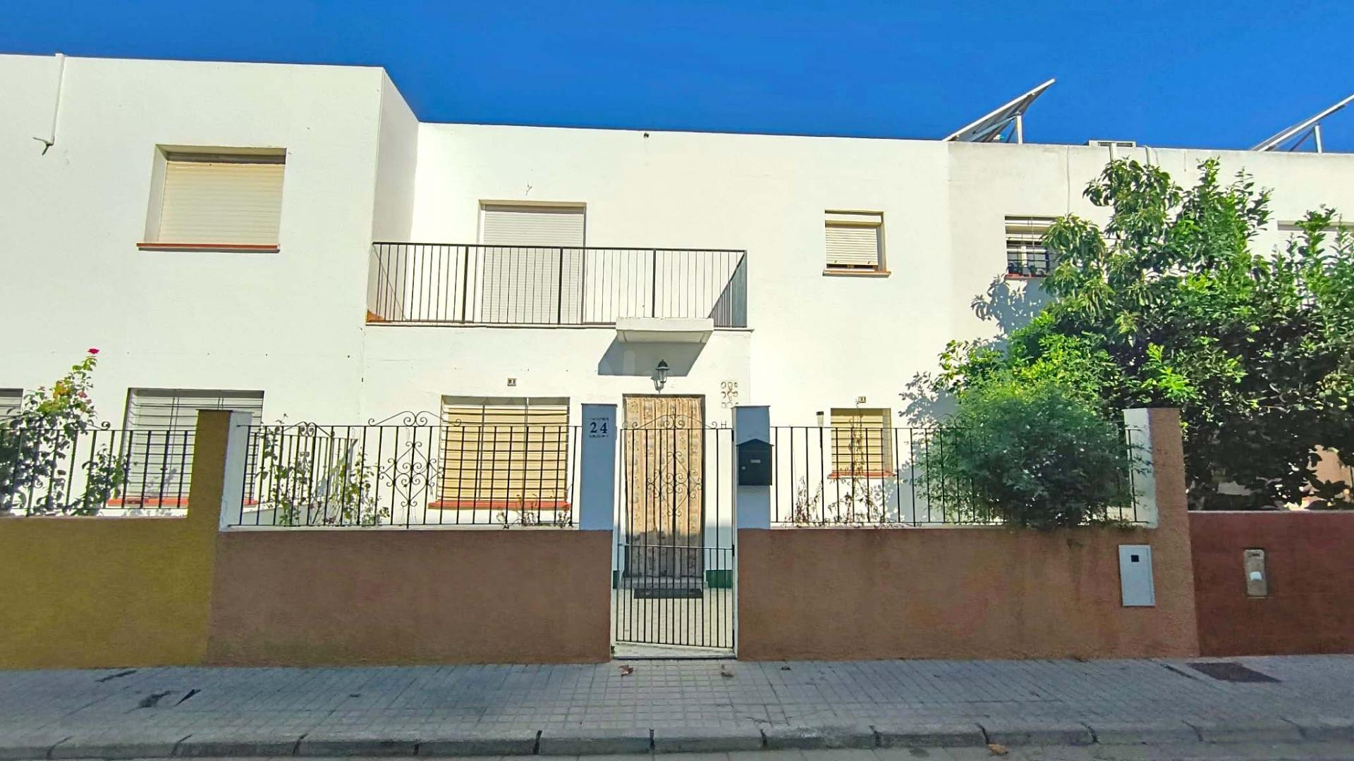 Casa adosada en zona tranquila de Castilblanco de los Arroyos