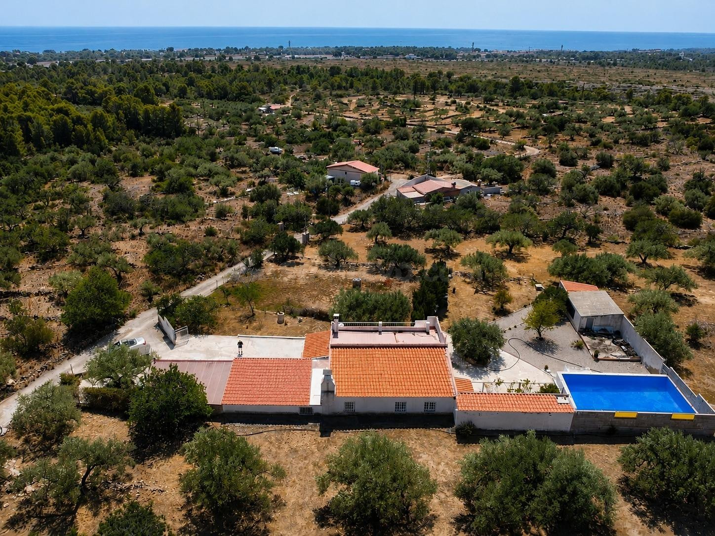 Finca rústica con gran chalet, piscina y vistas al mar a pocos metros de la playa de l’Almadraba