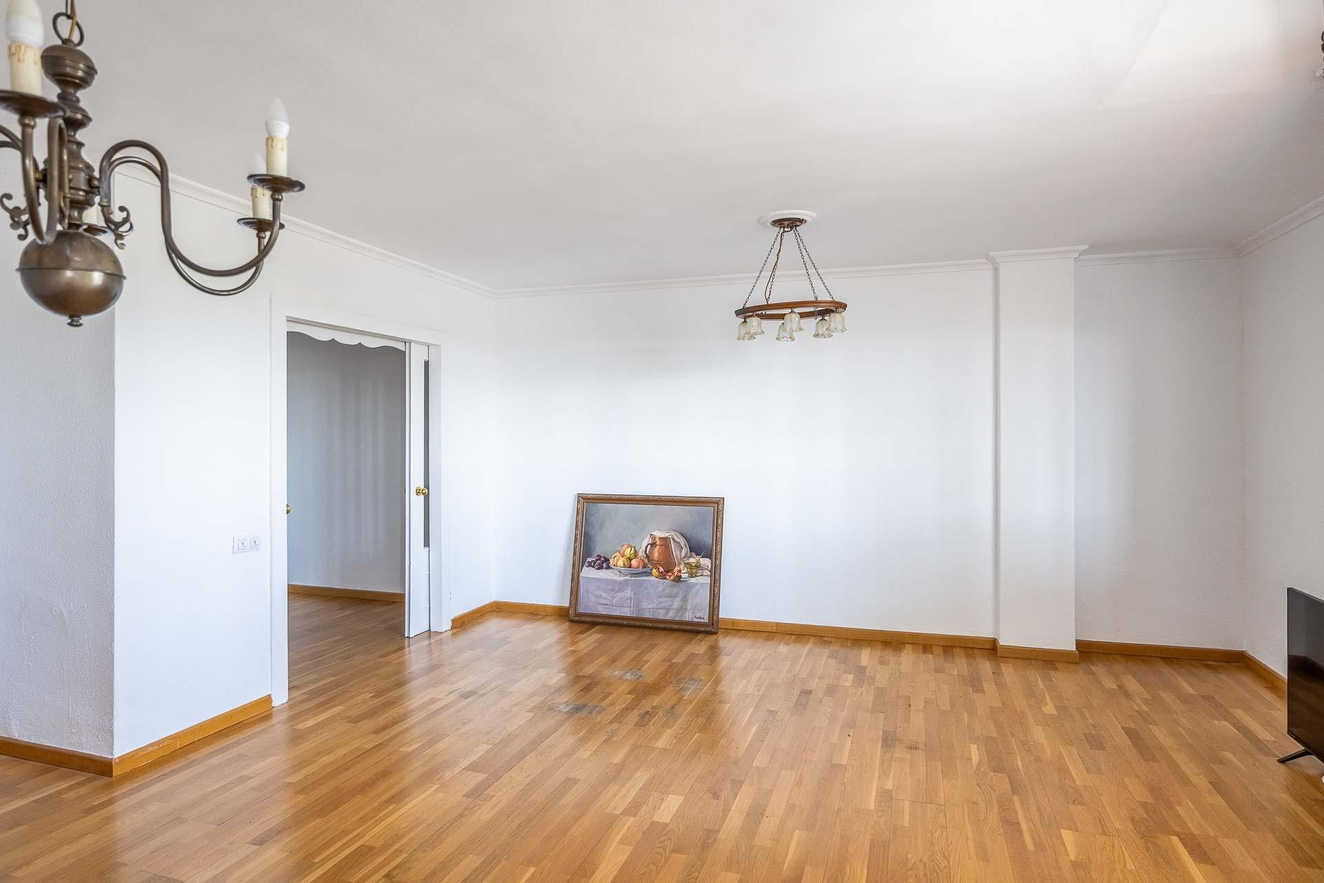 Piso de lujo con terraza acristalada, garaje y trastero en S - foto 3