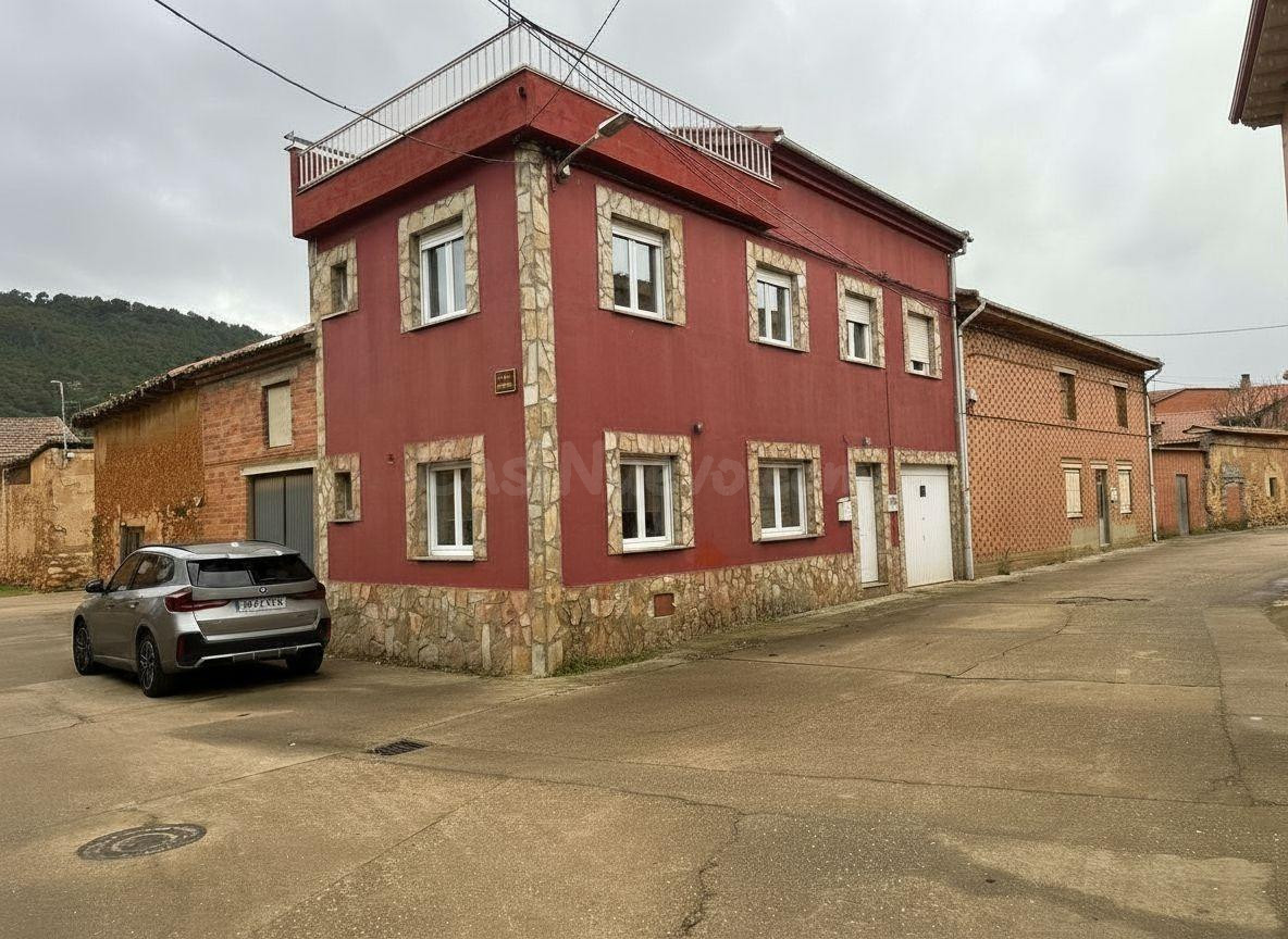 SE VENDEN DOS VIVIENDAS + BODEGA EN ARRABAL DE (ZONA BENAVENTE)