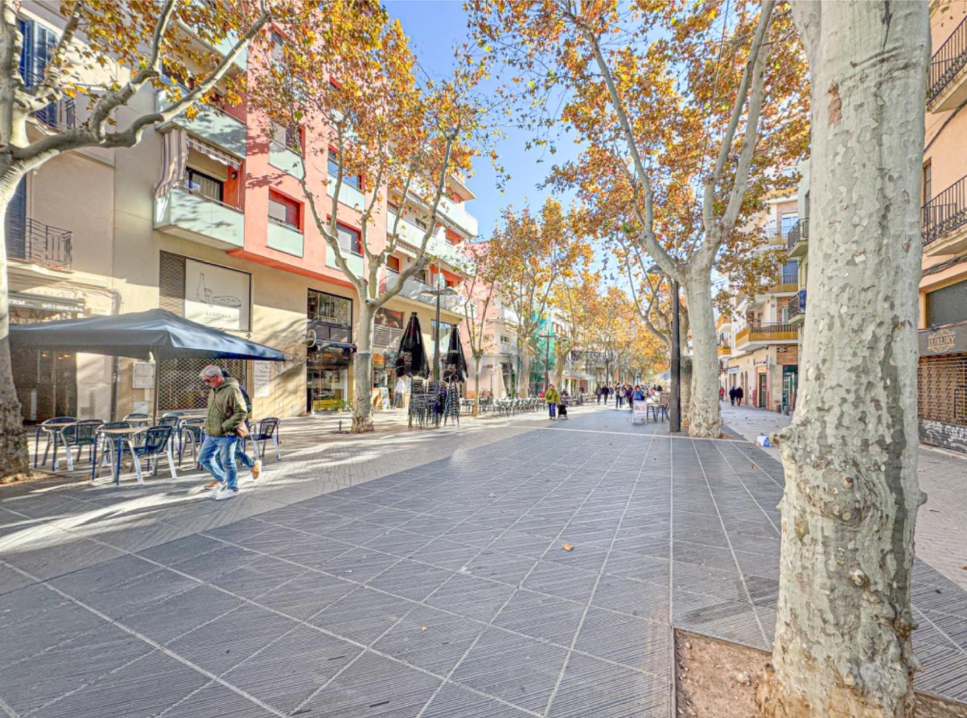 Negocio en traspaso en la Rambla de la Pau de Vilanova i la Geltru.