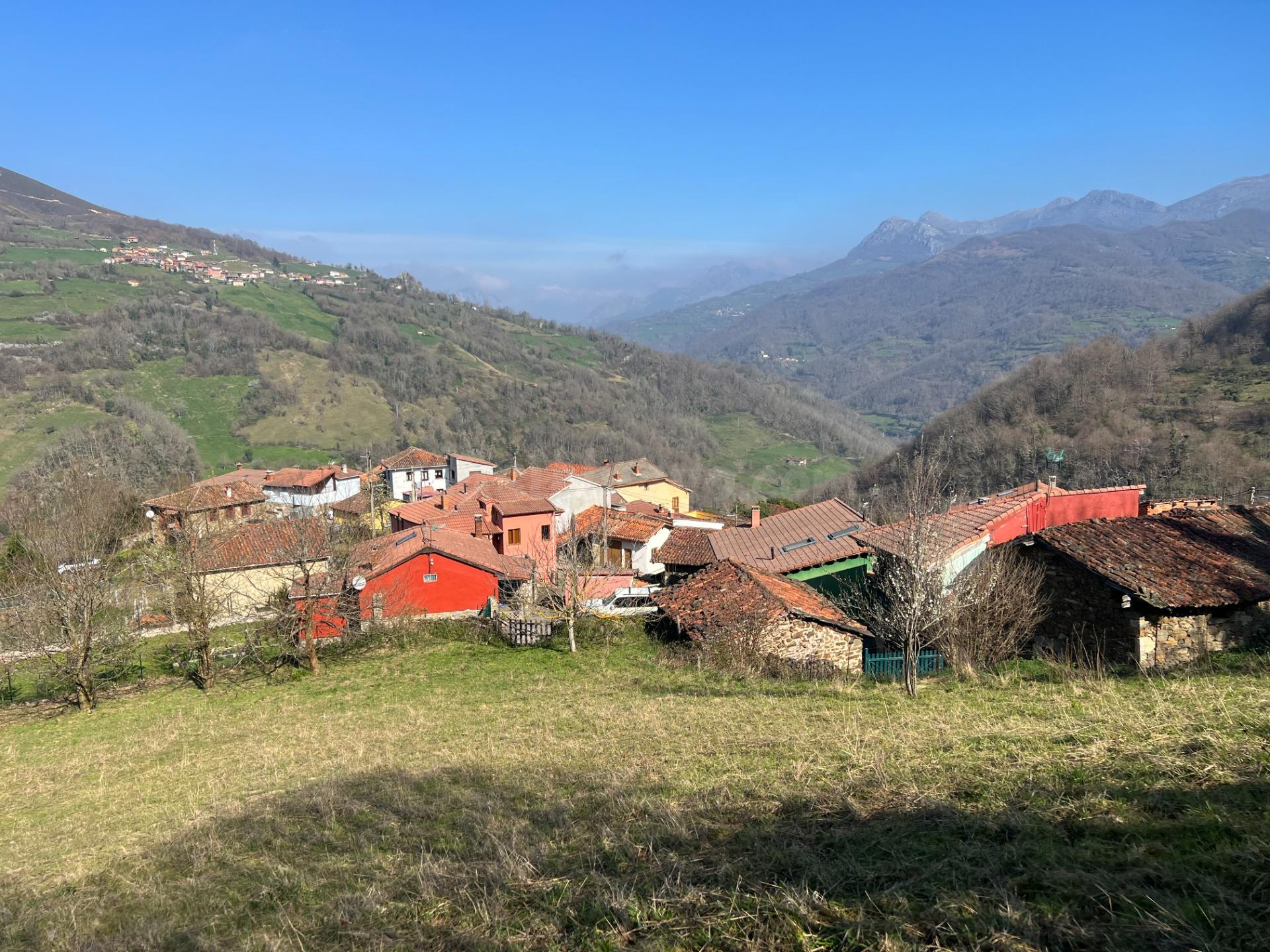 Terreno urbanizable en venta - Quirós