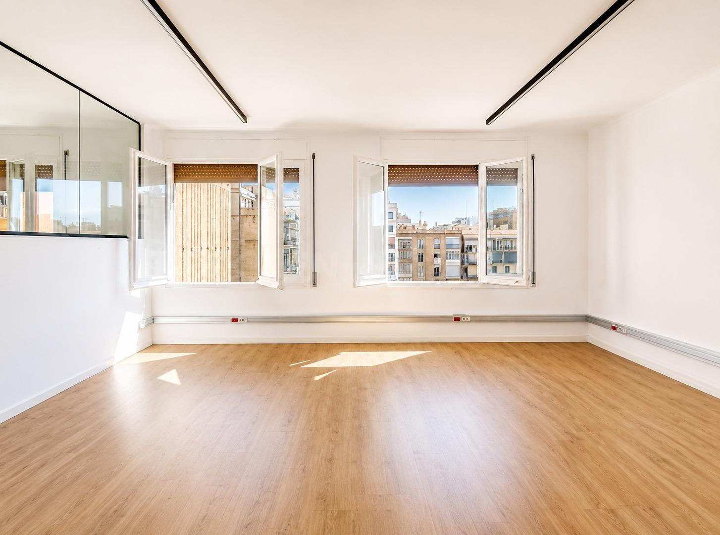 Oficina de 182 m2 en Paseo de Gràcia, exterior, luminosa y lista para entrar