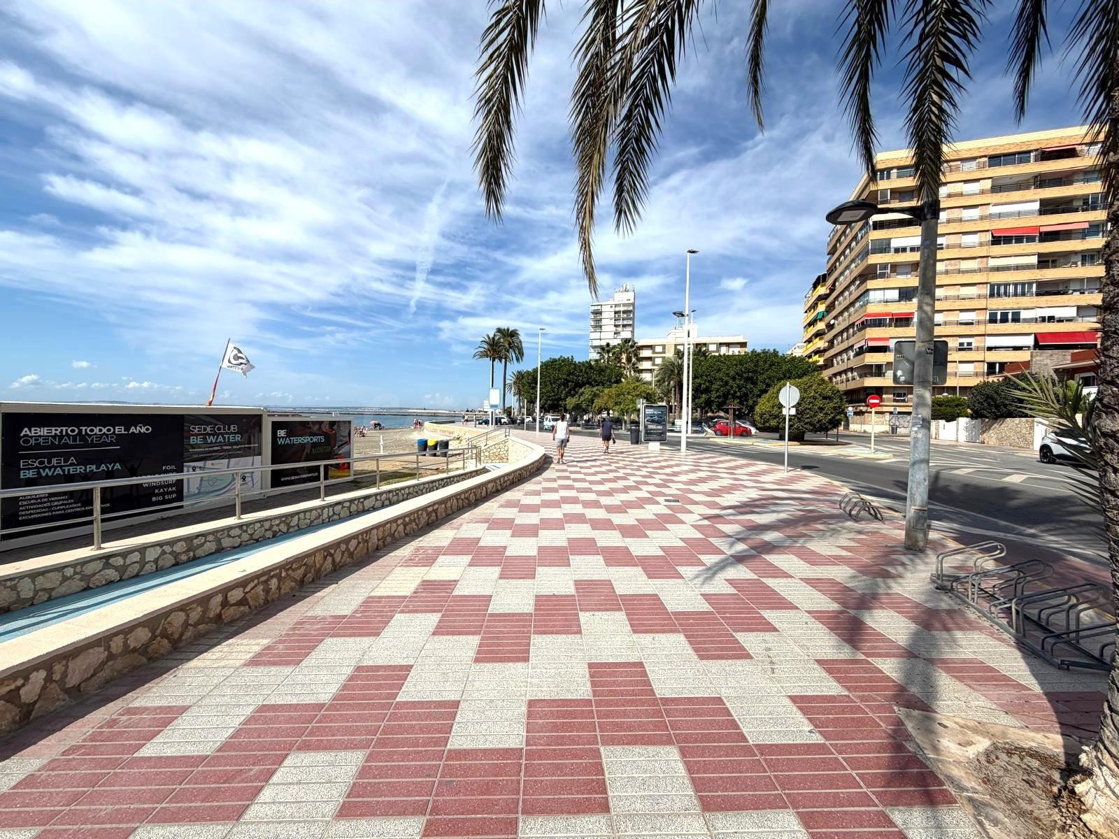 APARTAMENTO EN PRIMERA LÍNEA DE PLAYA EN SANTA POLA ZONA CALAS SANTIAGO BERNABEU