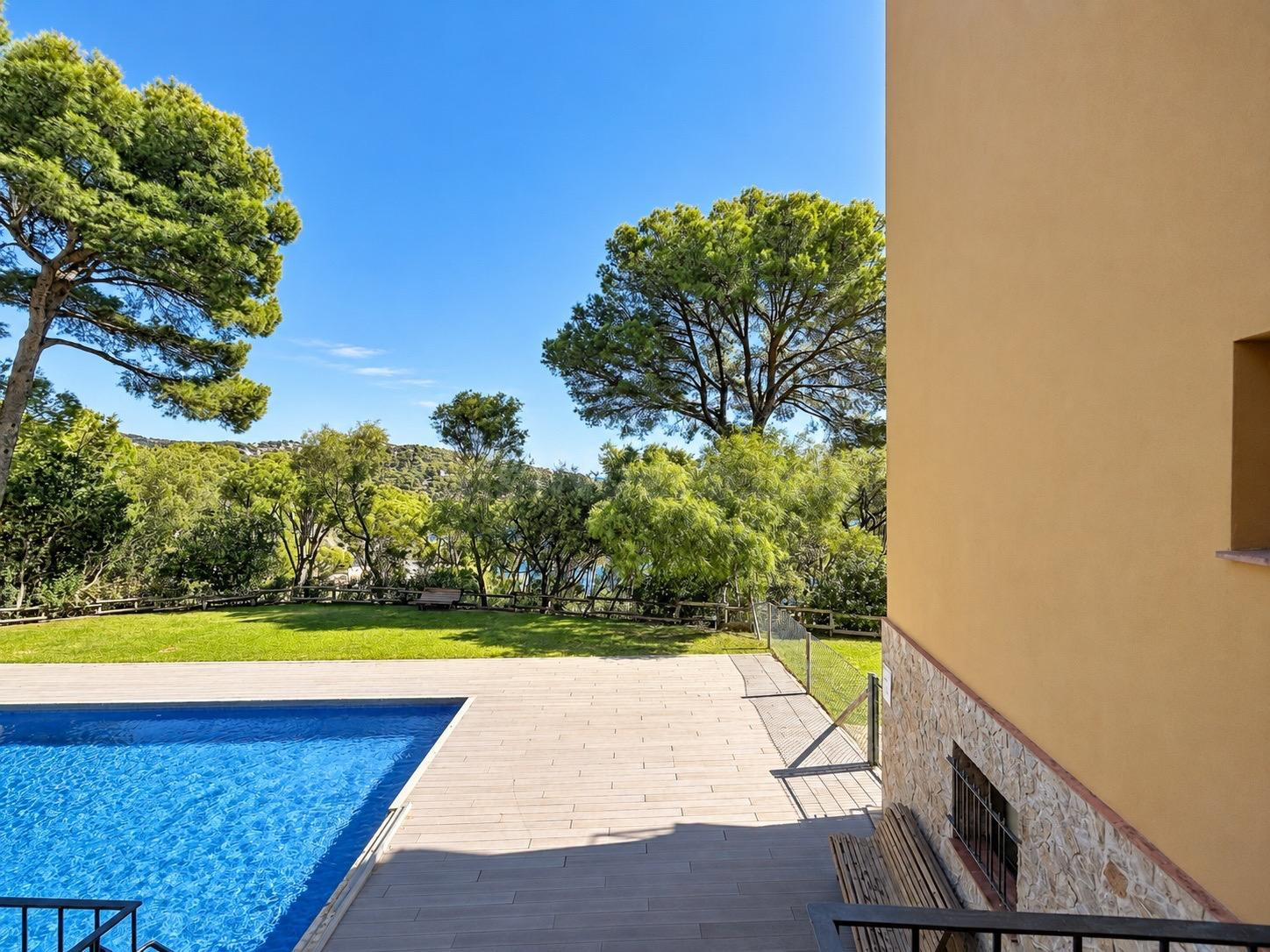 Apartamento con LICENCIA TURISTICA vistas al mar, licencia turística y acceso privado al Camí de Ronda — Tamariu