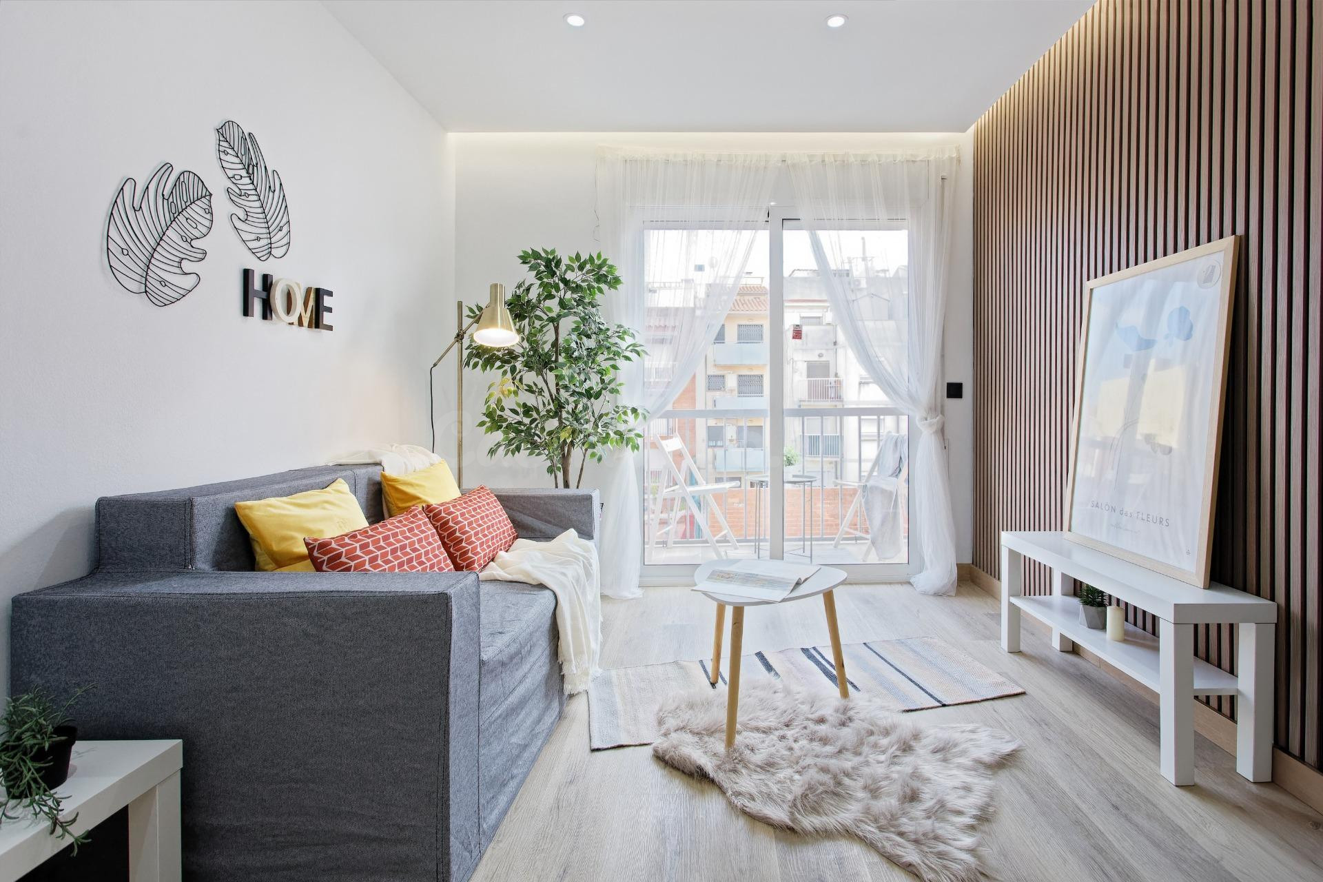 Espectacular piso reformado con terraza y orientación sur en Sant Boi de Llobregat — ¡Listo para entrar a vivir!