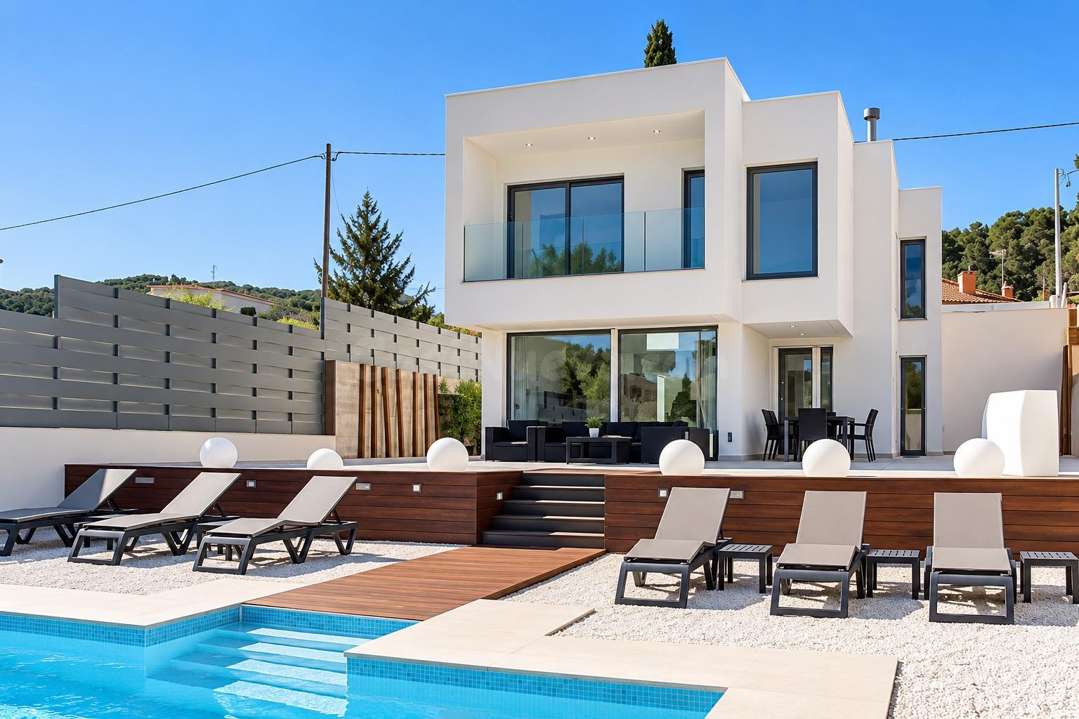 TARA. CASA DE DISEÑO EN VENTA. 5 MINUTOS DE SITGES