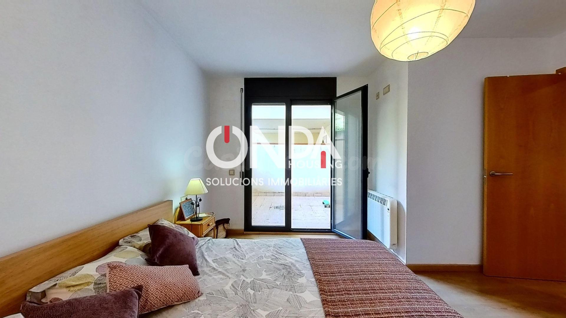 Encantador piso de casi 90 m2 y 3 dormitorios en Sant Lloren - foto 2