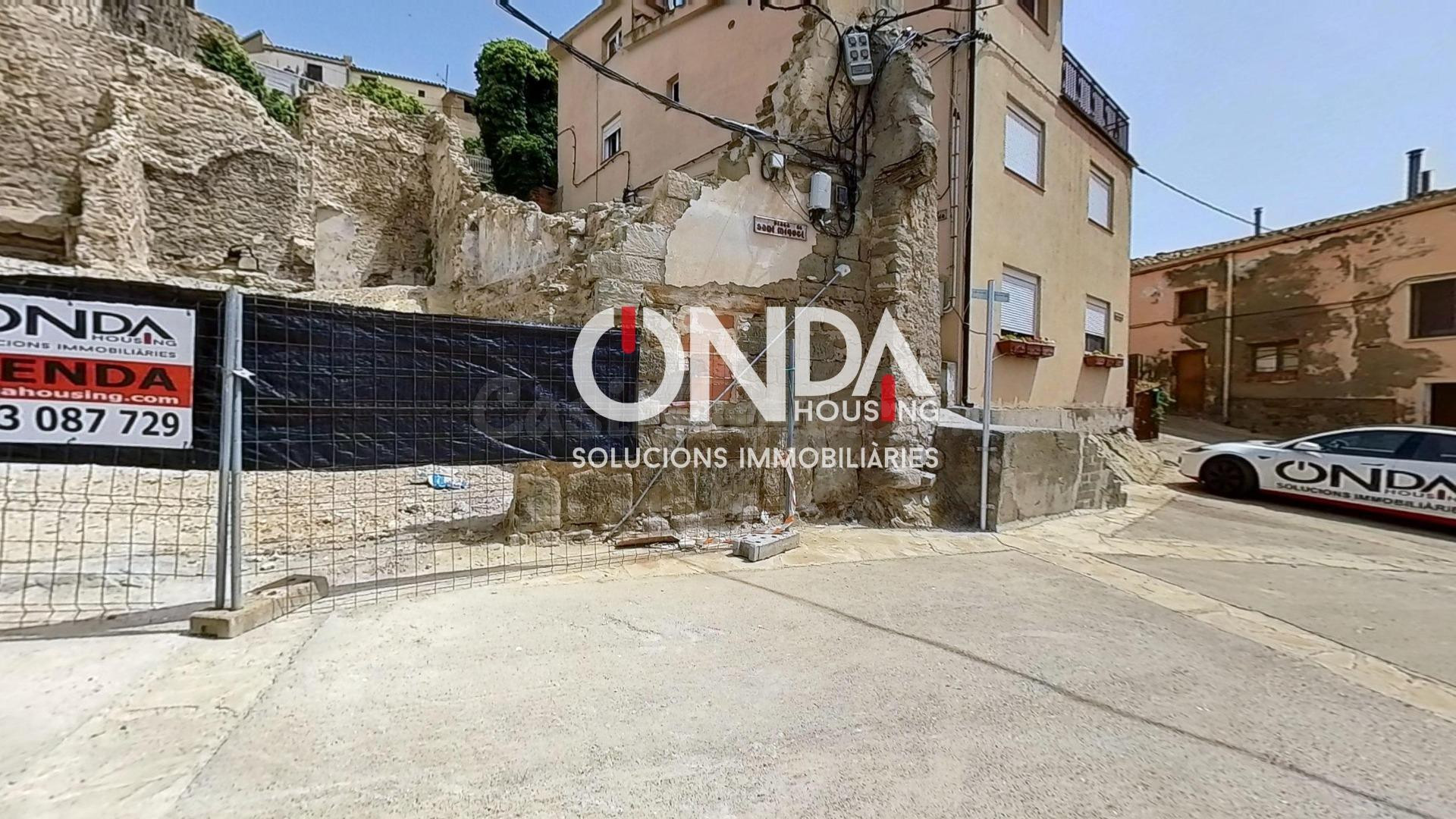 Solar edificable de casi 300 m2 de superficie en Cubells - foto 3