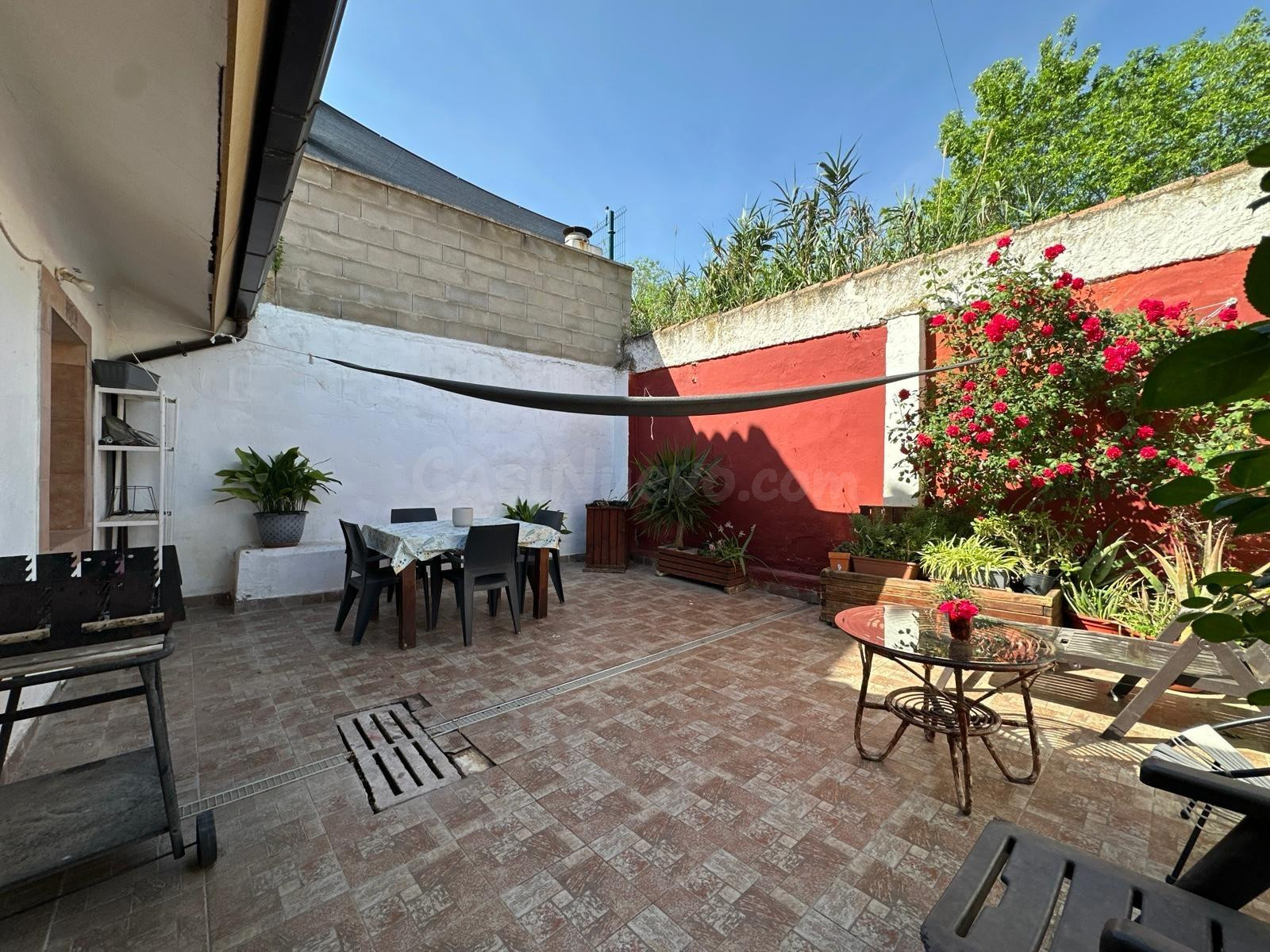 CASA CON TERRAZA EN VENTA EN EL BARRIO OLIVER