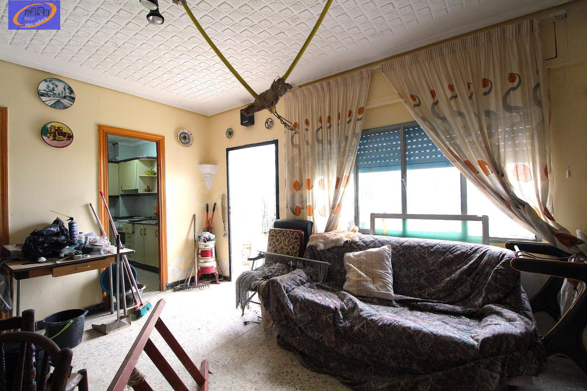 A LA VENTA CASITA DE PUEBLO PARA HACERLA A TU GUSTO EN MONTROY