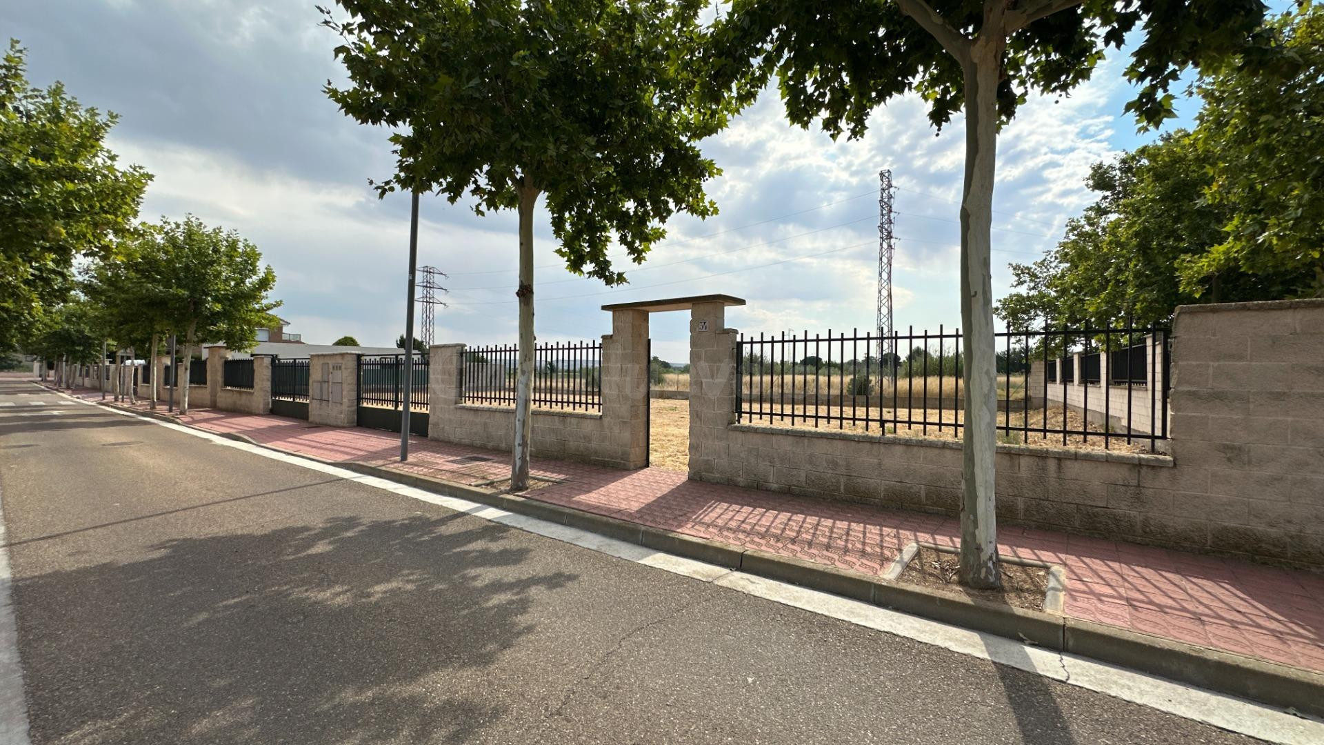 Oportunidad de Construcción Inmediata: Terreno Urbano en Utebo con Proyecto Visado (Ahorro de meses de gestión)
