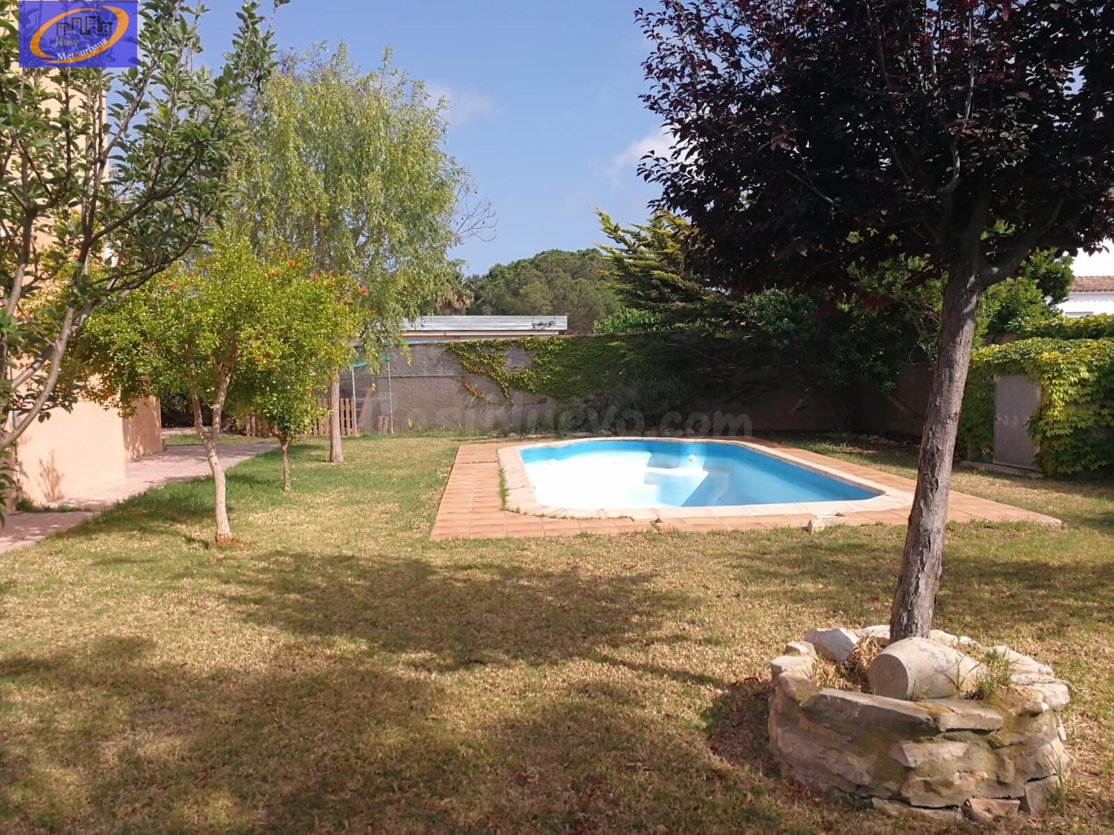 EXCLUSIVO CHALET INDEPENDIENTE CON GRAN JARDIN Y PISCINA EN  - foto 2