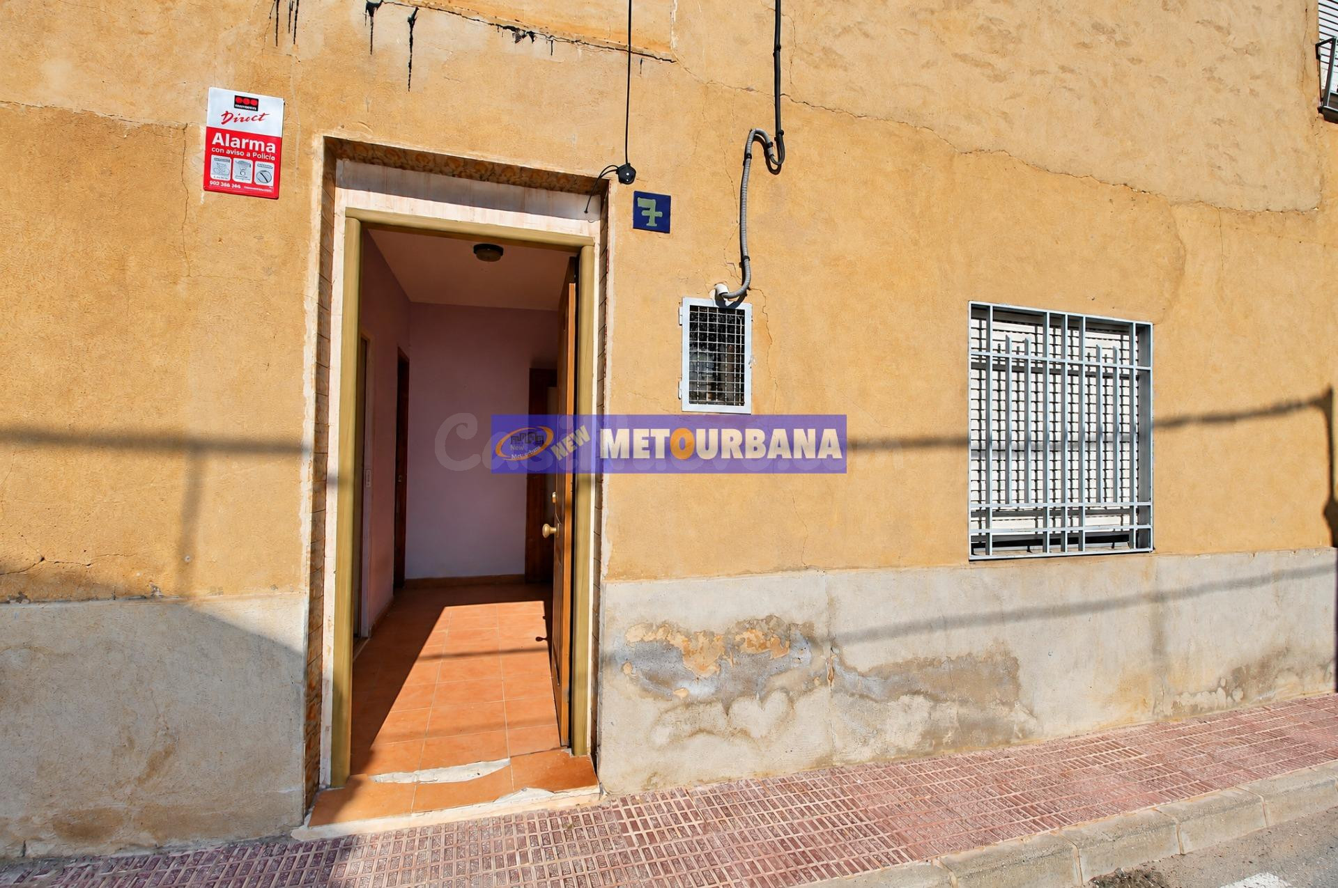 OPORTUNIDAD CASA DE PUEBLO EN CORRALES DE UTIEL - foto 2