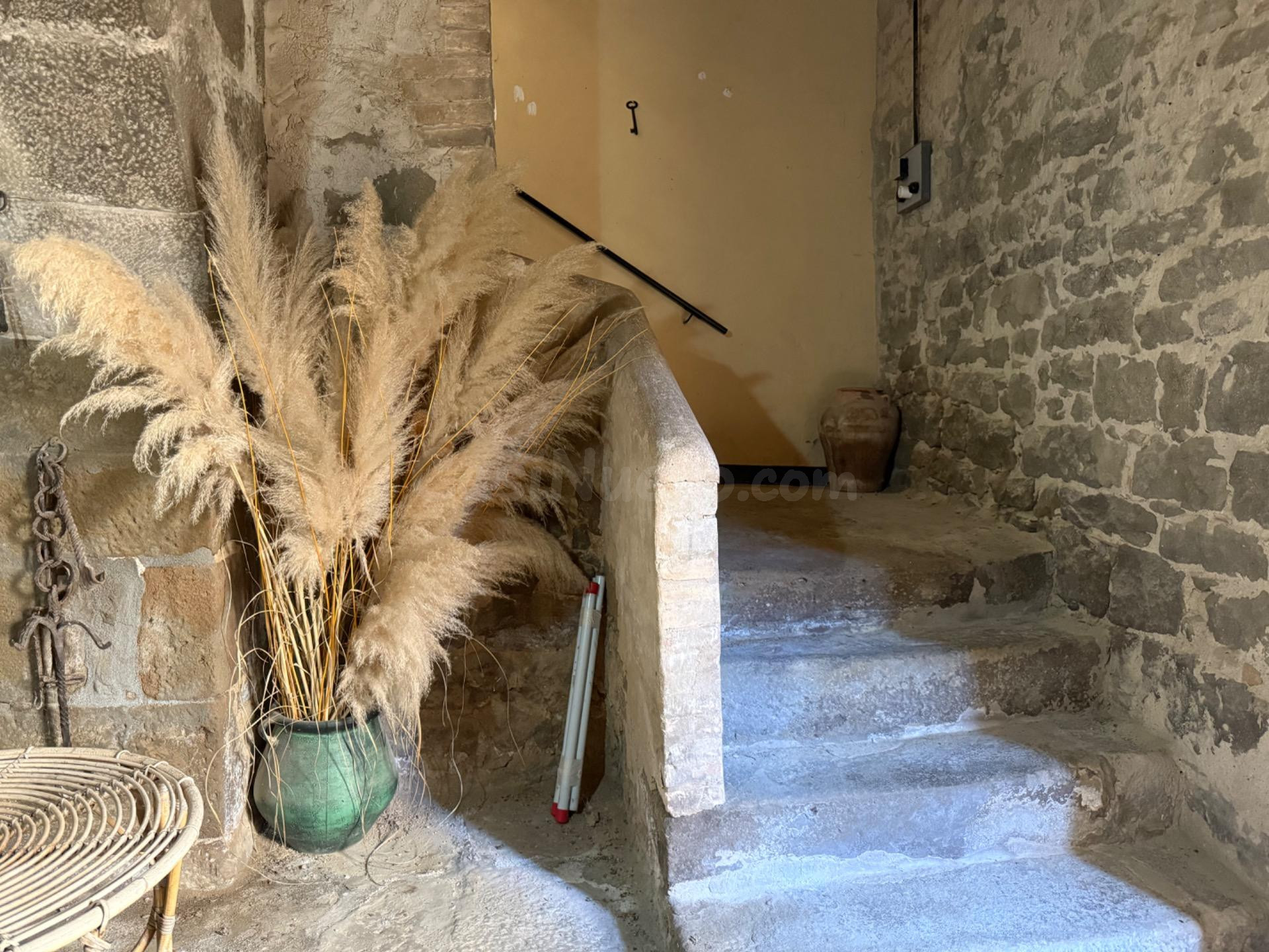 Encanto rural auténtico en Su (Riner) con casa, pajar y terreno