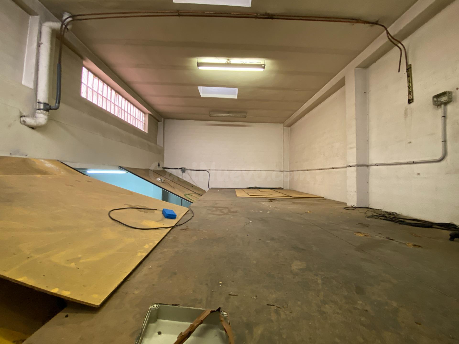 Amplio local de mas de 200 m2 junto a la Plaza Roma. ¡Alquiler, venta o alquiler con opción de compra!