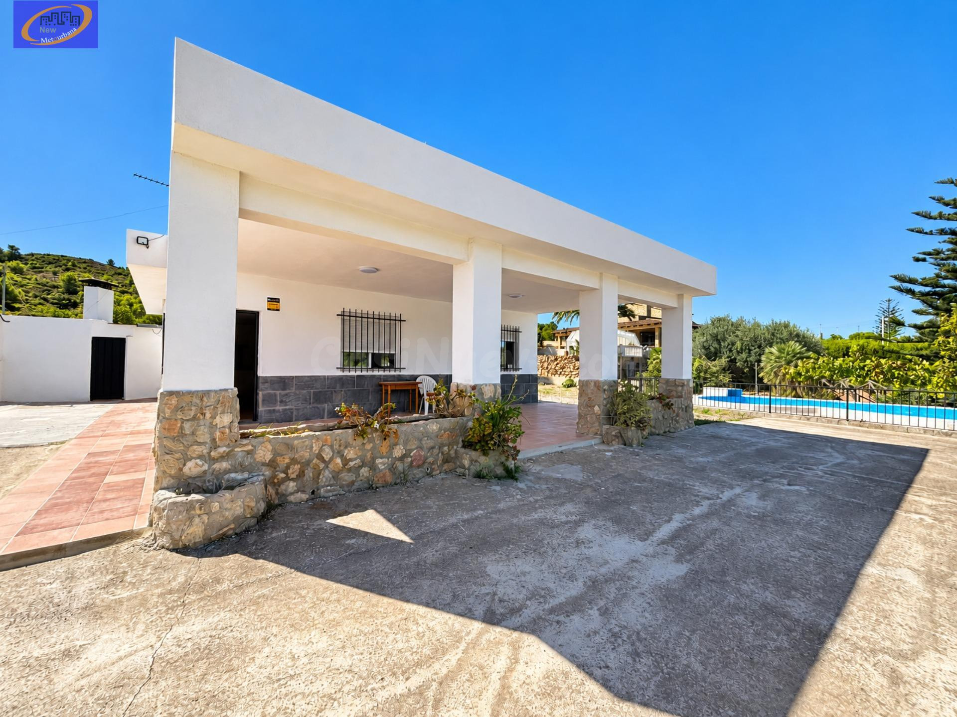 Chalet con reforma a estrenar y con balsa en Riba Roja del Turia