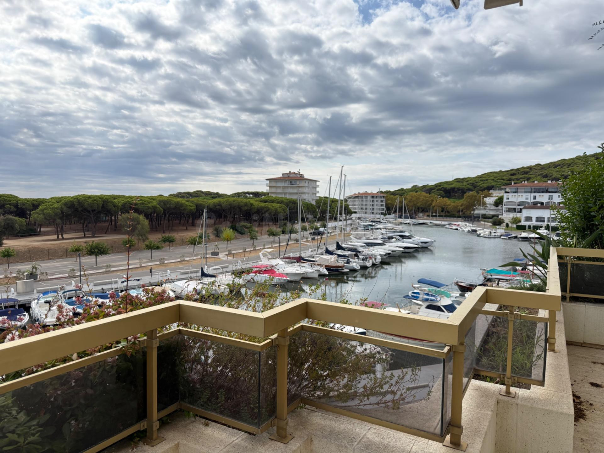 EXCLUSIVO PISO DE 130 M2 CON VISTAS AL PUERTO, TERRAZA, PISCINA, GARAJE Y TRASTERO EN NÁUTIC PALACE – PORT D’ARO, PLATJA D’ARO