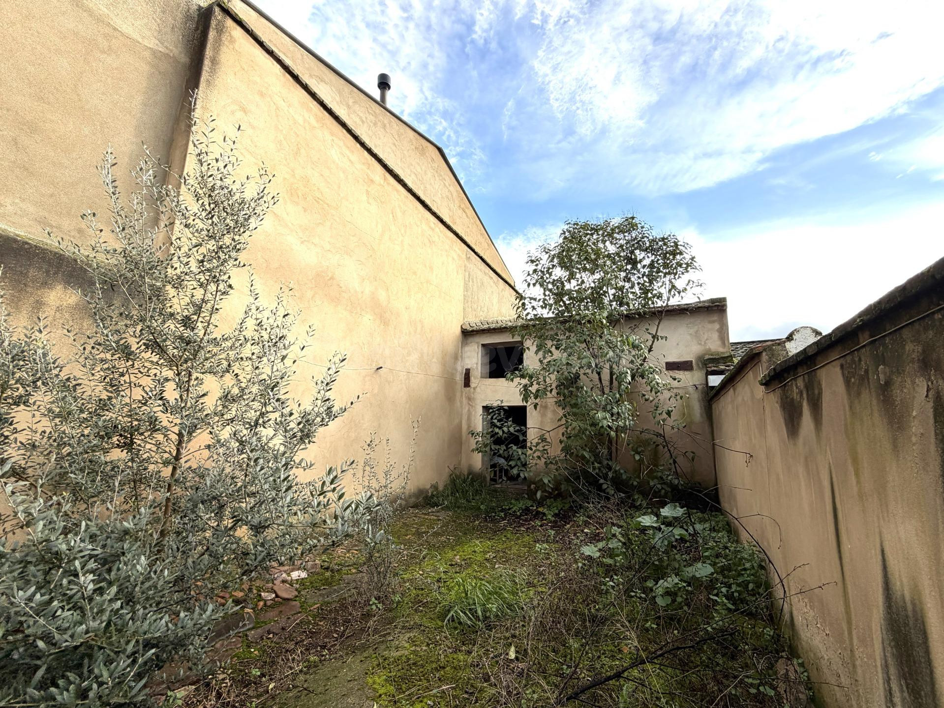 MEDIA CASA EN VENTA EN DON BENITO
