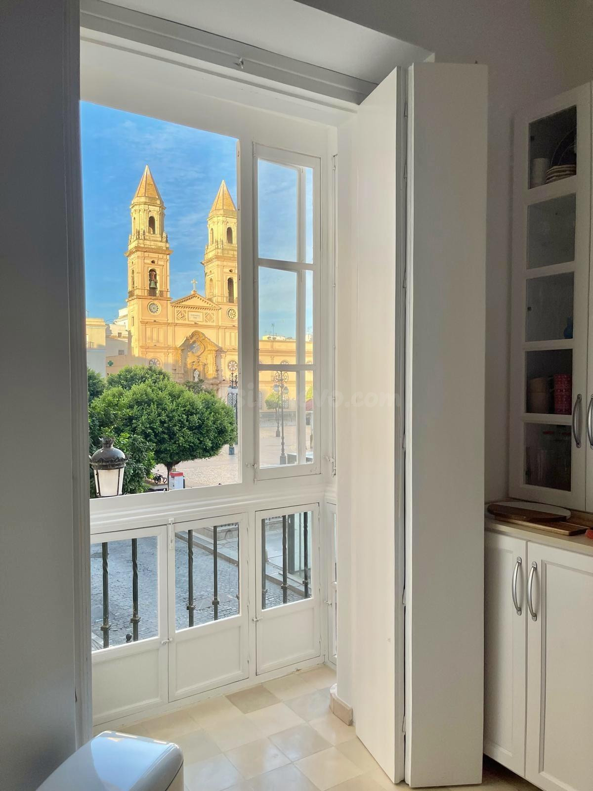 PLAZA SAN ANTONIO - CADIZ - ¡ TOTALMENTE REFORMADO CON ASCENSOR !