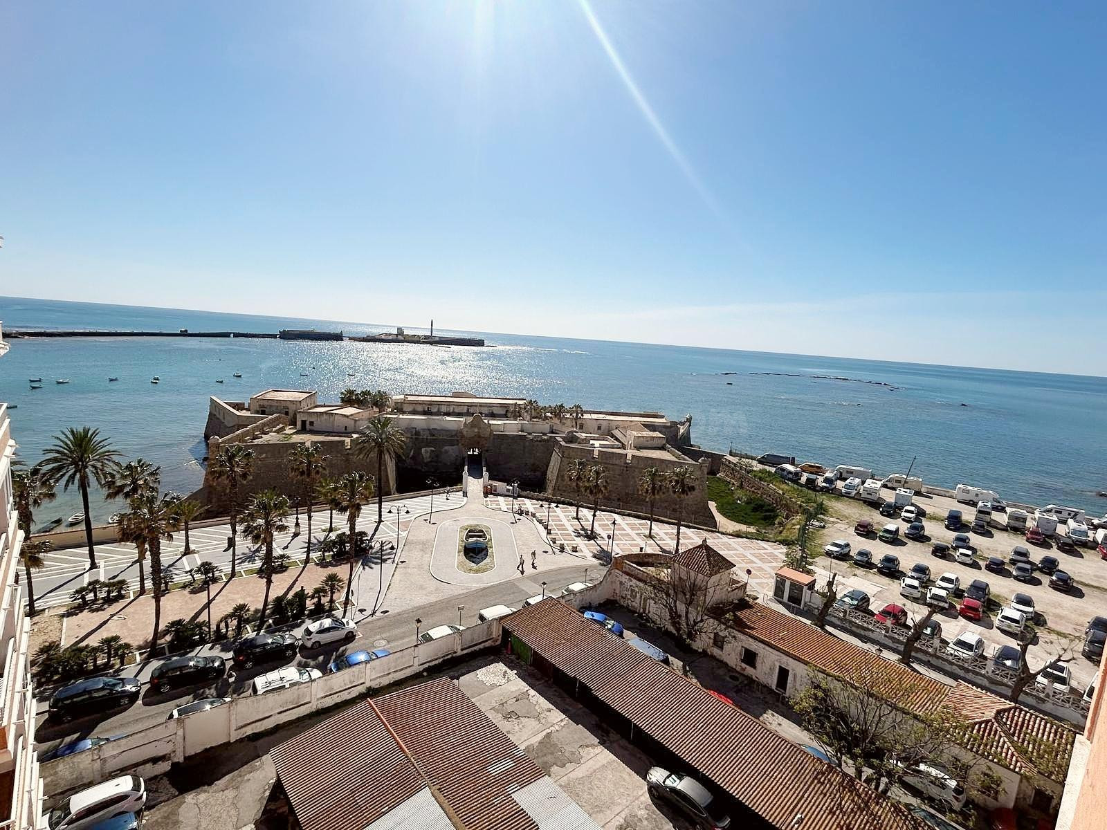 PLAYA LA CALETA - CÁDIZ - ¡ VISTAS AL MAR CON ASCENSOR Y GARAJE !