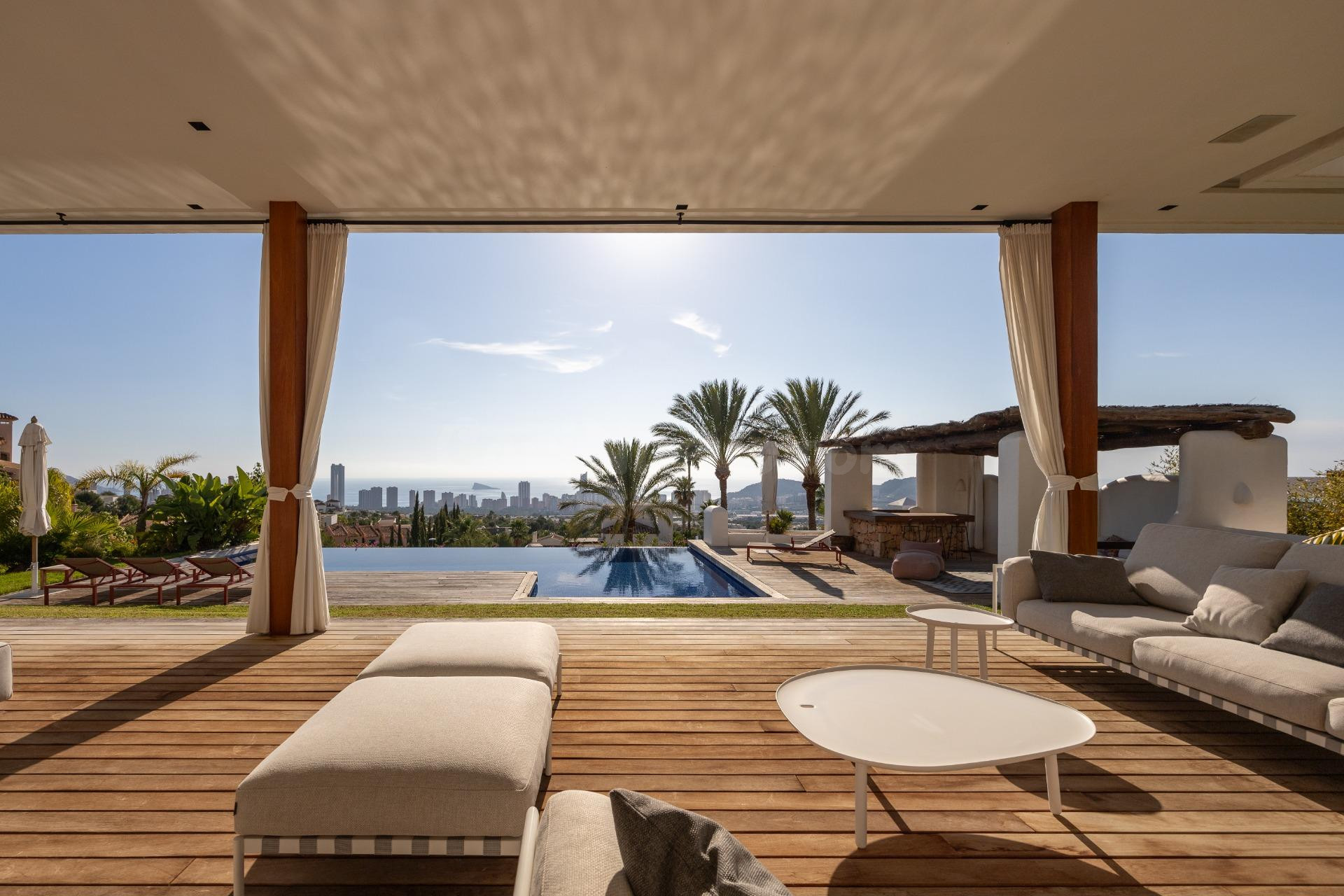 Villa Ibiza: lujo y vistas al Mediterráneo