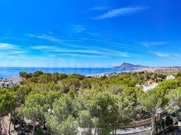 Terreno Urbanizable en Altea con Vistas Directas al Mar