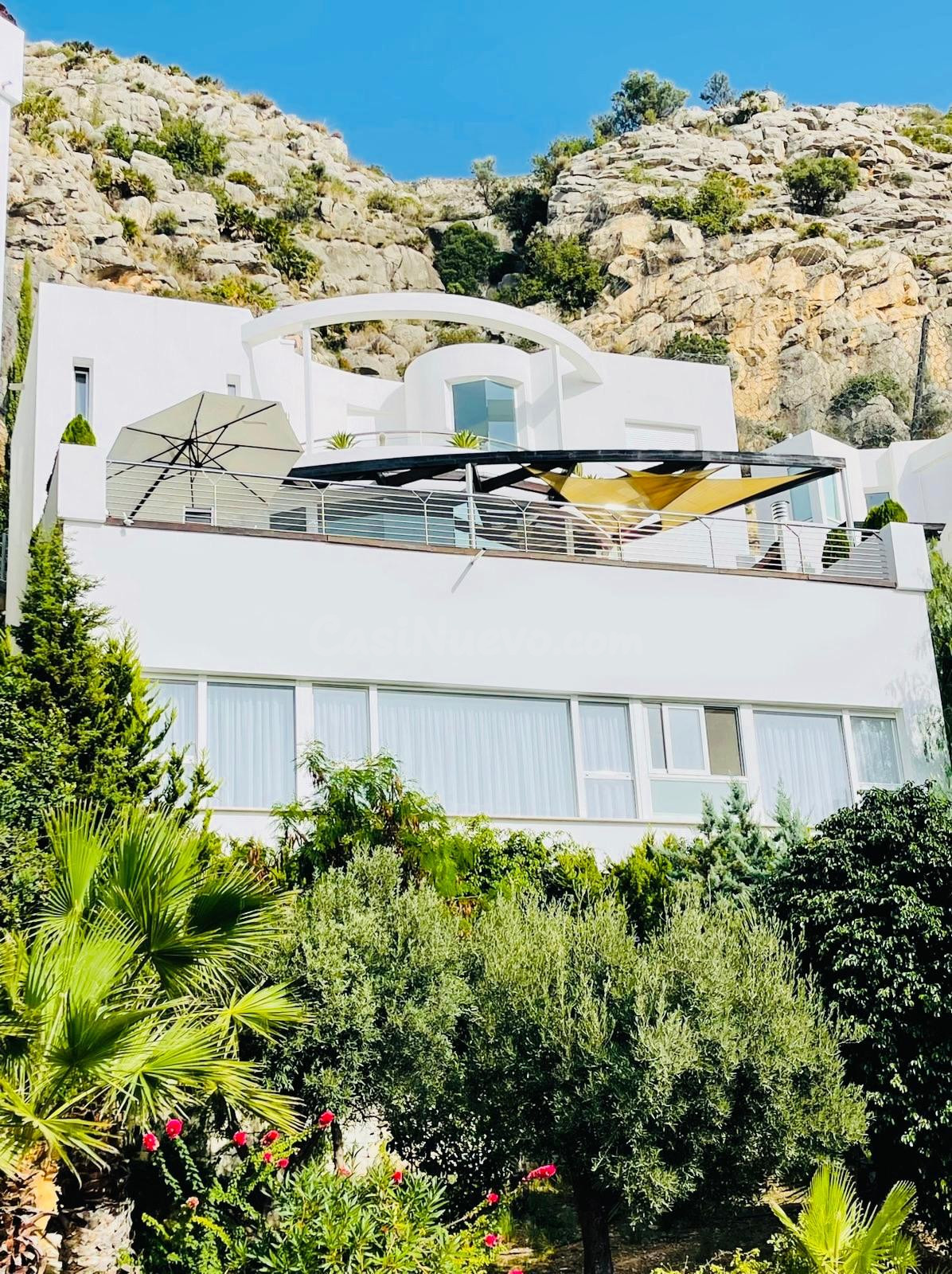 Exclusiva villa de alto standing con vistas panorámicas al mar en la Costa Blanca