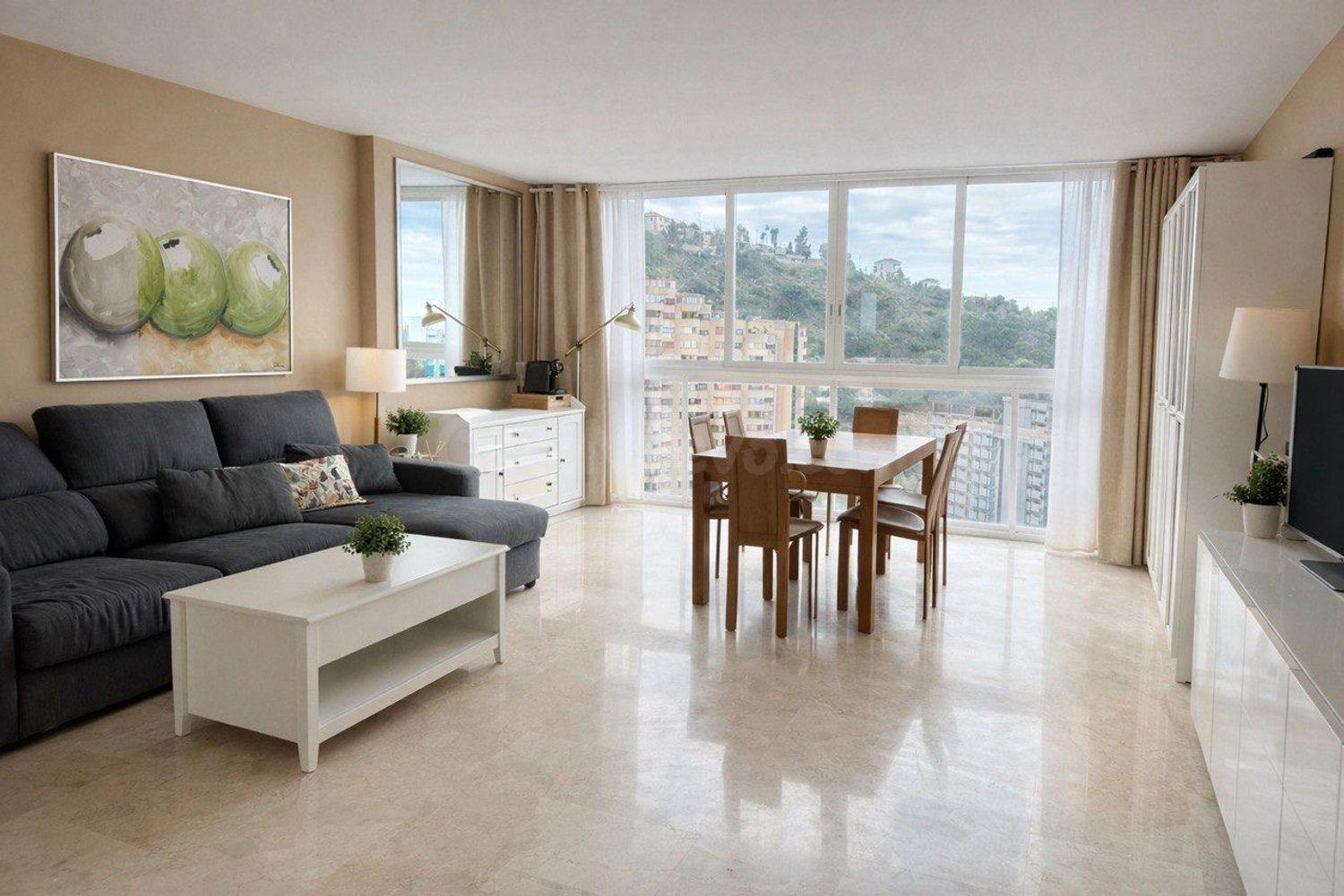 Apartamento Sky en el piso 24 – Vistas panorámicas al mar y a la montaña | Benidorm
