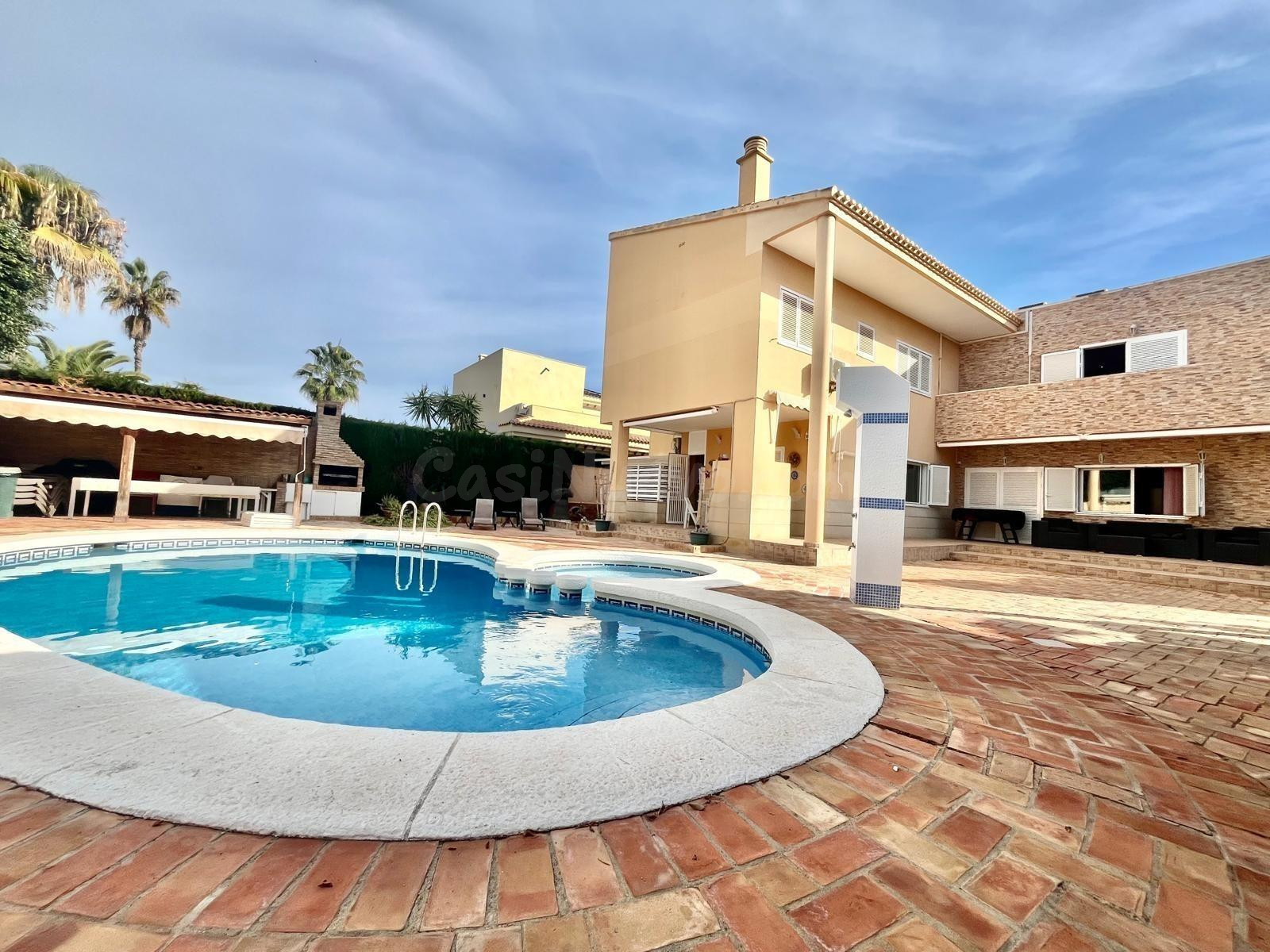 Exclusiva villa de lujo en La Mata, cerca del mar