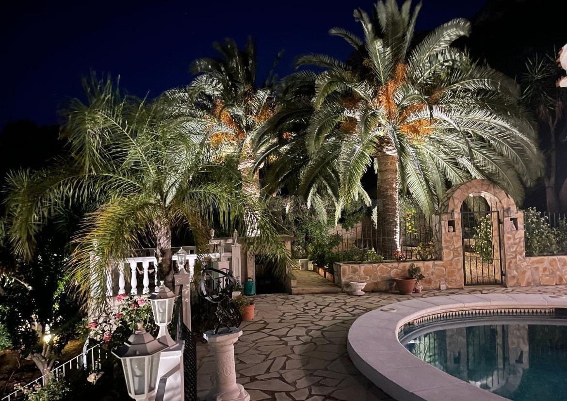 Villa con ubicación privilegiada y enorme potencial