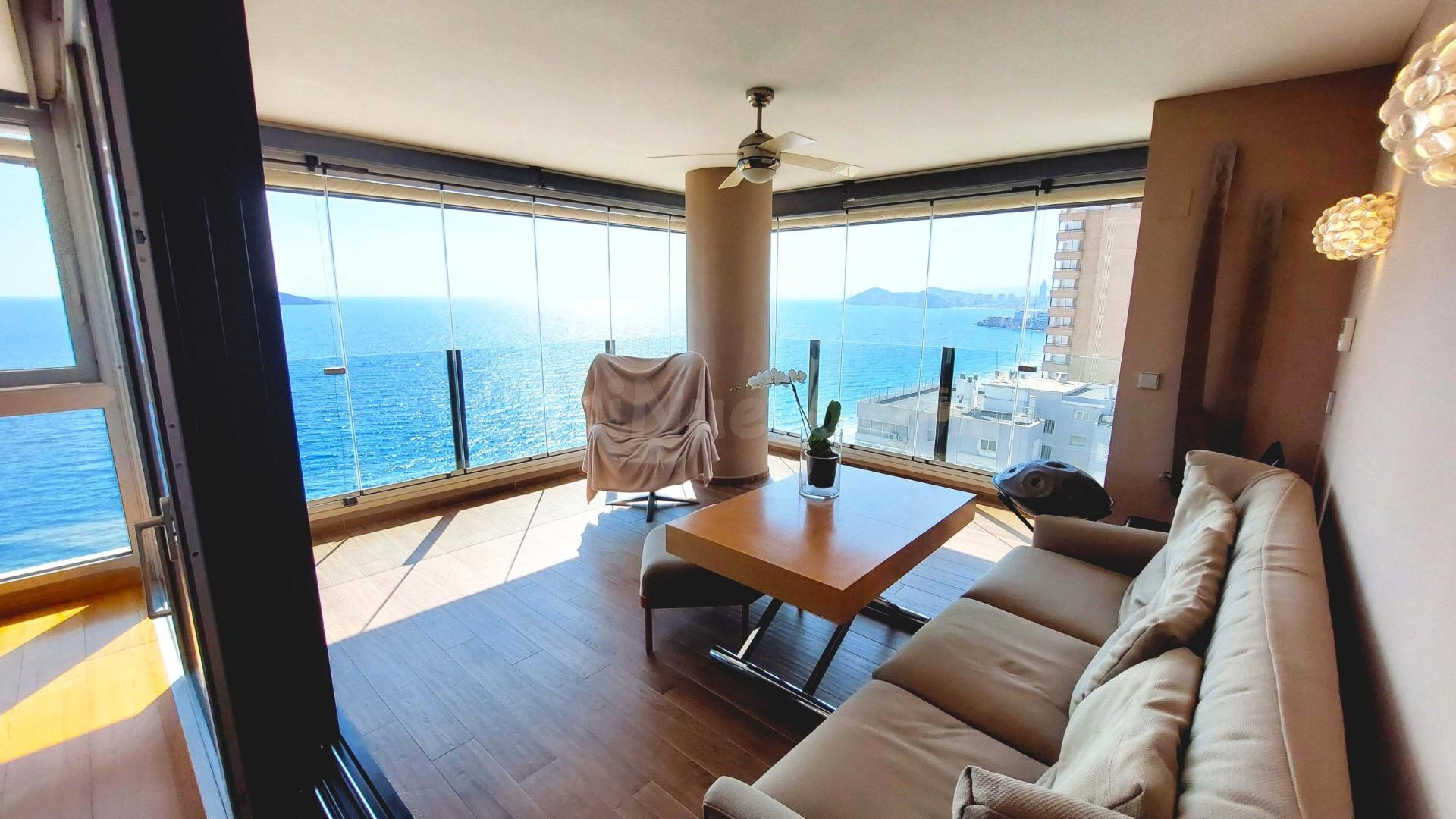 Obra maestra arquitectónica en primera línea de mar con vistas panorámicas – Una residencia verdaderamente única