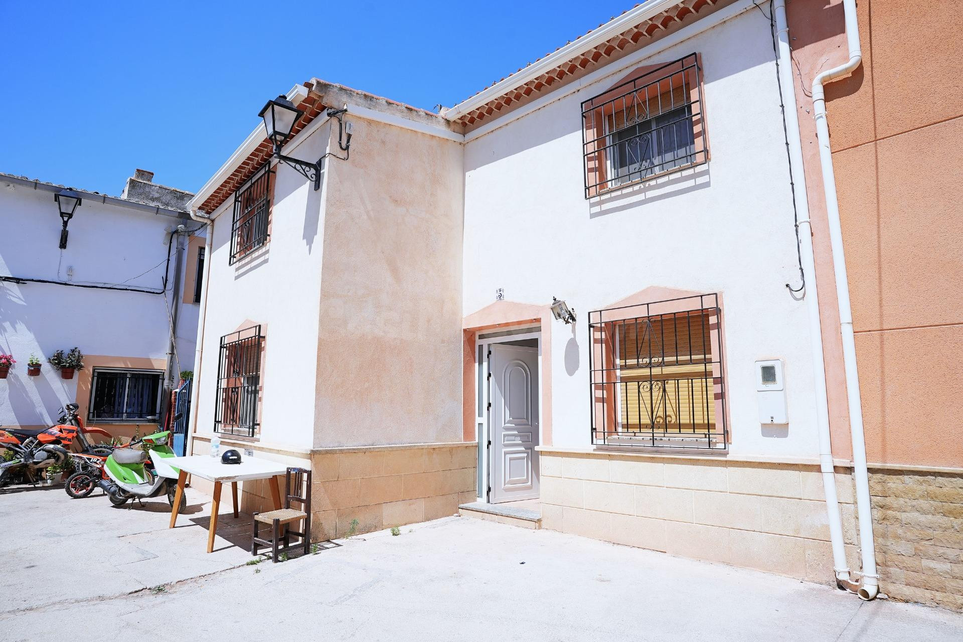 Amplia vivienda de 198 m2 con 4 dormitorios en Los Prados, Caravaca de la Cruz