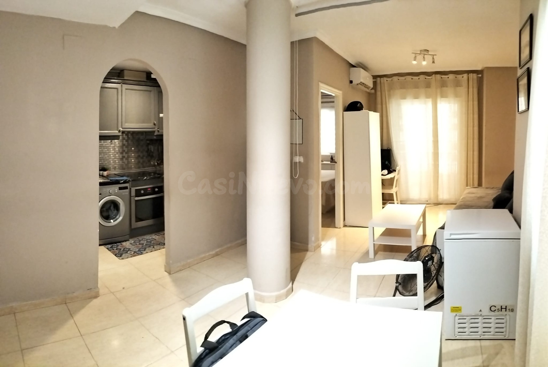 APT BAJO EN ESQUINA 1HAB, PISCINA COMUNITARIA, MALDONADO TORREVIEJA CENTRO, PLAYA 800MT.