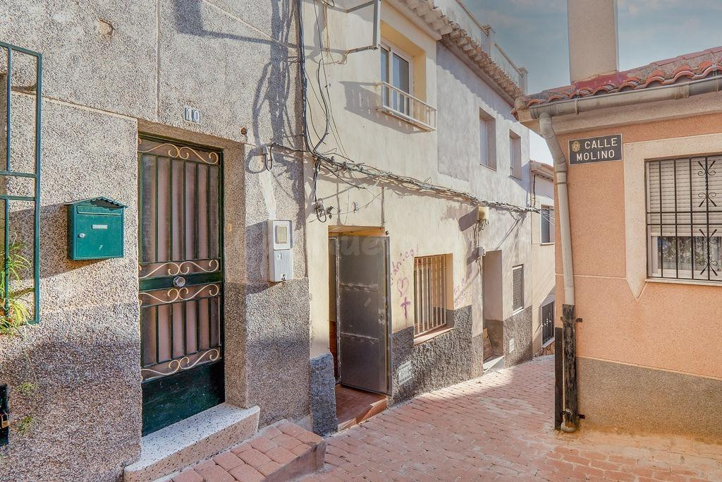 Amplio Piso de 4 Dormitorios en Pliego con Gran Potencial