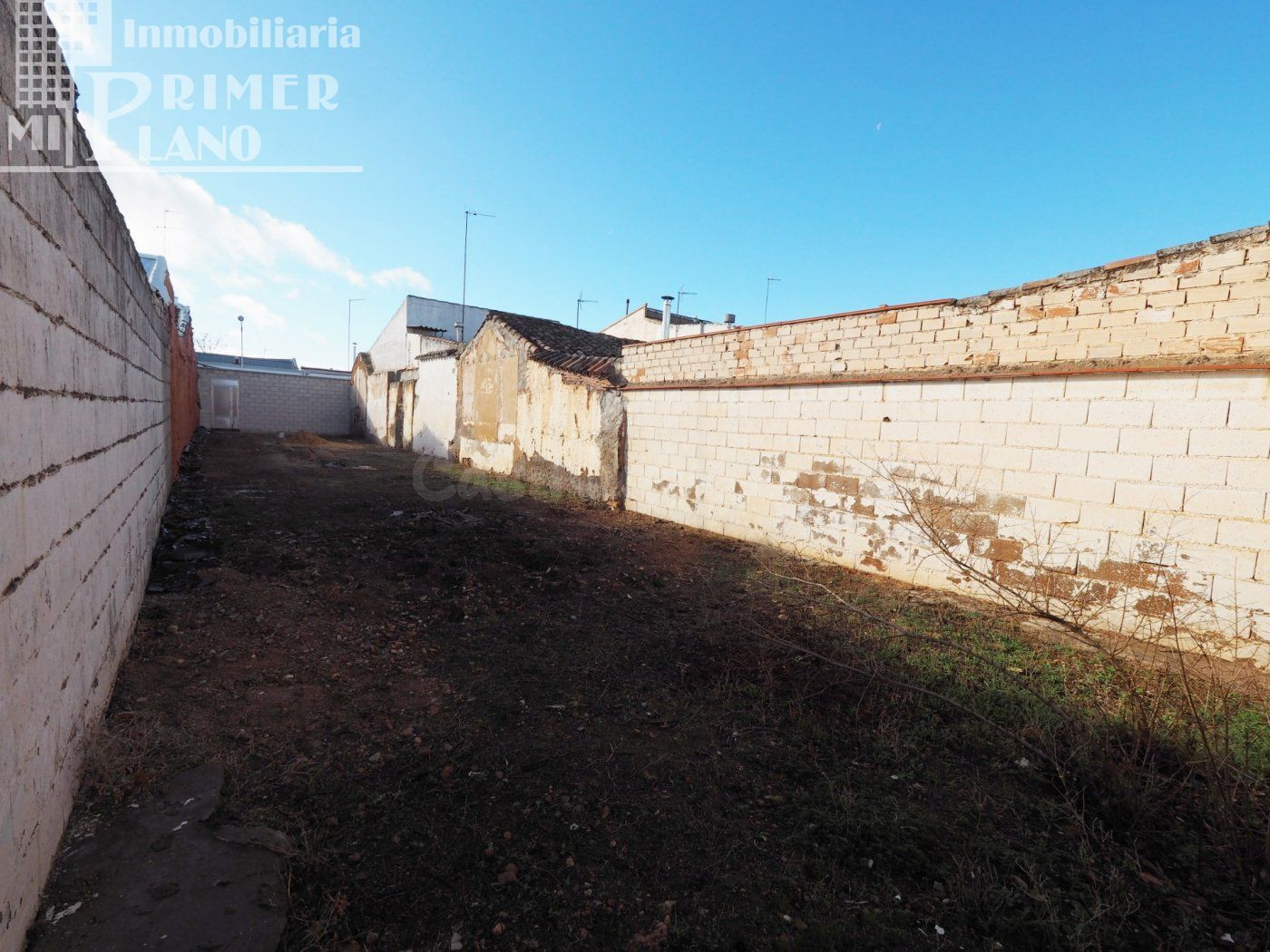 Se vende solar en la zona centro de Tomelloso junto a calle Isabeles, con 212 m2 y 7,50 de fachada