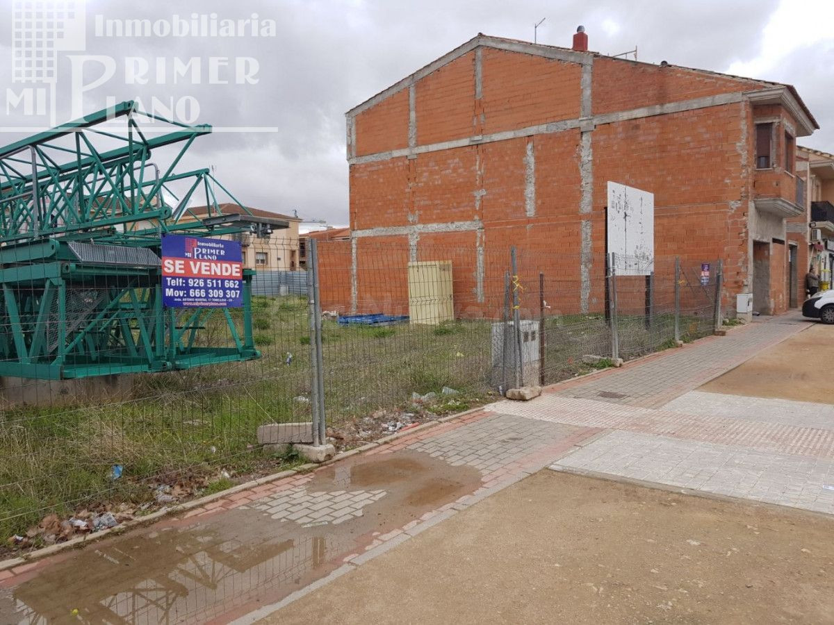 *Solar de 1000 metros cuadrados en la zona de la avenida Juan Carlos I*