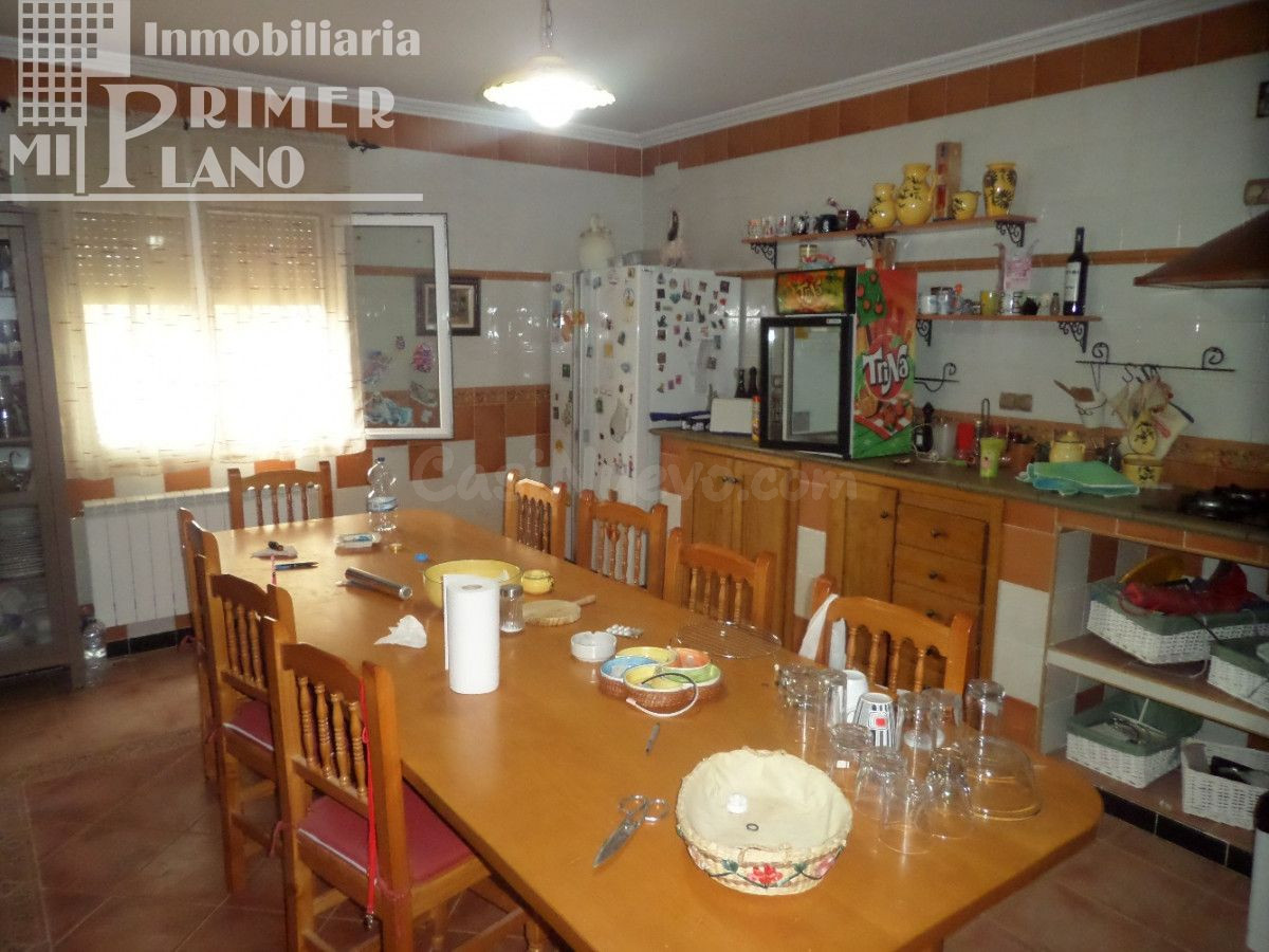 CASA ESPECTACULAR EN CINCO CASAS que cuenta con 900 de parcela.