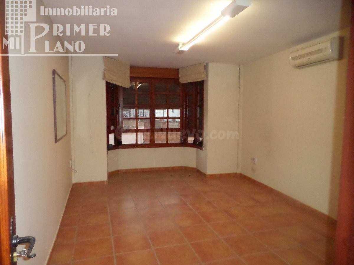 LOCAL COMERCIAL EN CALLE D. VICTOR EN VENTA Y ALQUILER