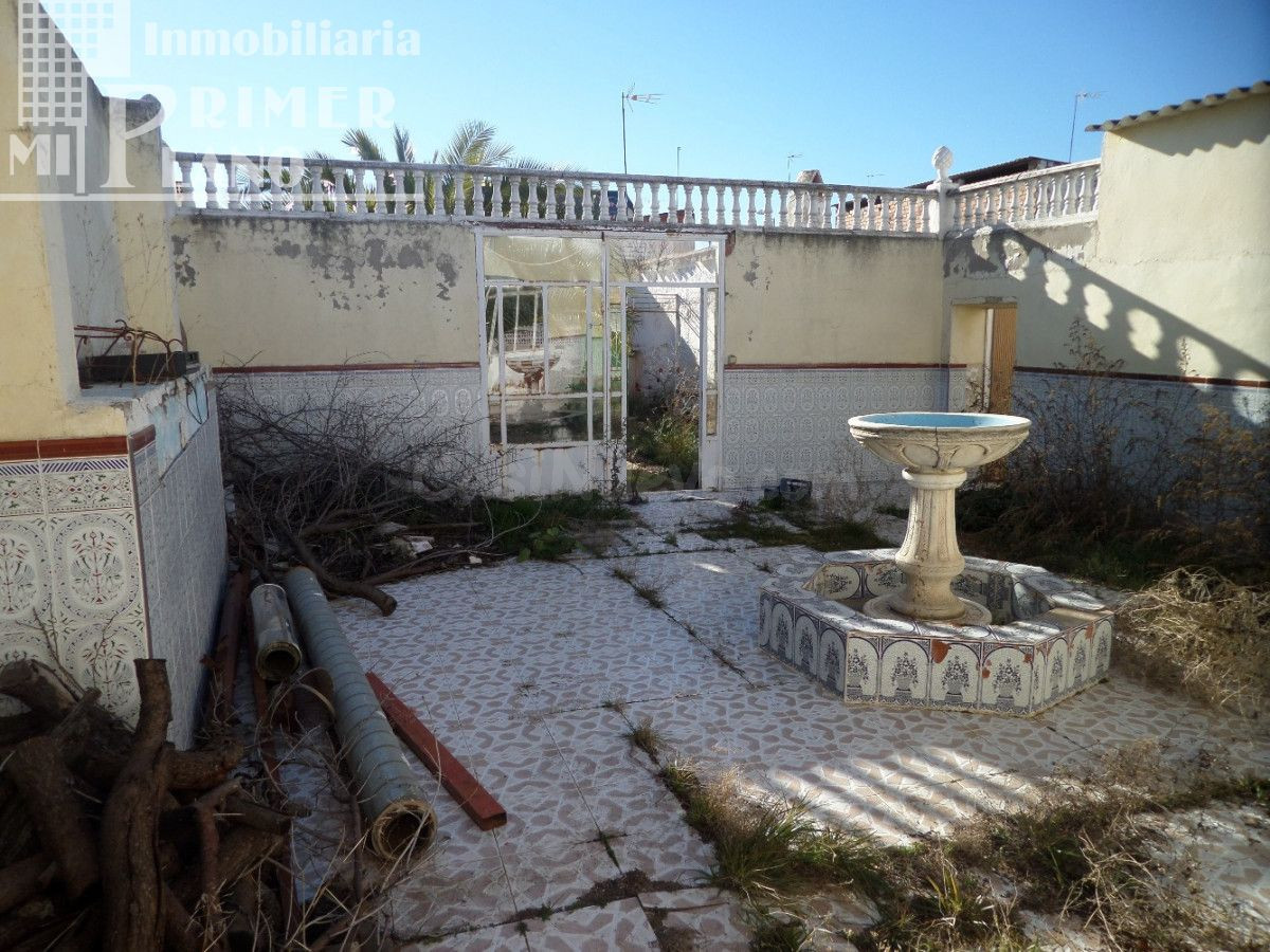 Casa de planta baja para reformar con 545 metros cuadrados y 18 metros de fachada