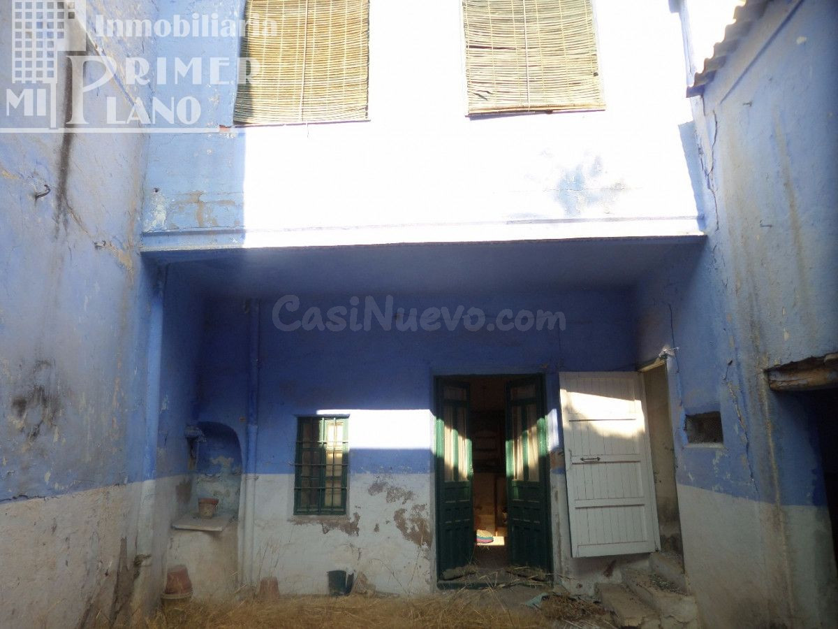 *CASA DE DOS PLANTAS CON LOCALES JUNTO A PLAZA DE ESPAÑA* Fachada:18m / Suelo:495m2
