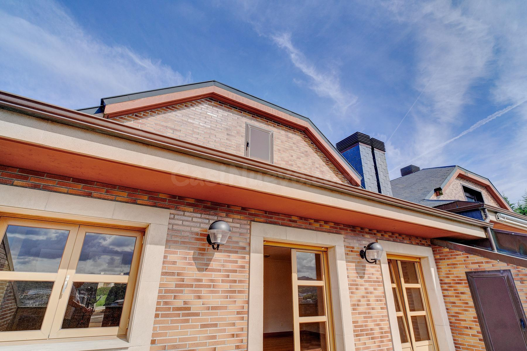 Chalet pareado en venta en Calle Aldapa 24, Egia, Donostia