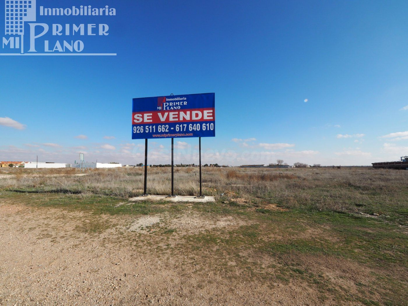 *¡OFERTA! Solar de 2407 m2 en la zona de Juan Carlos I*