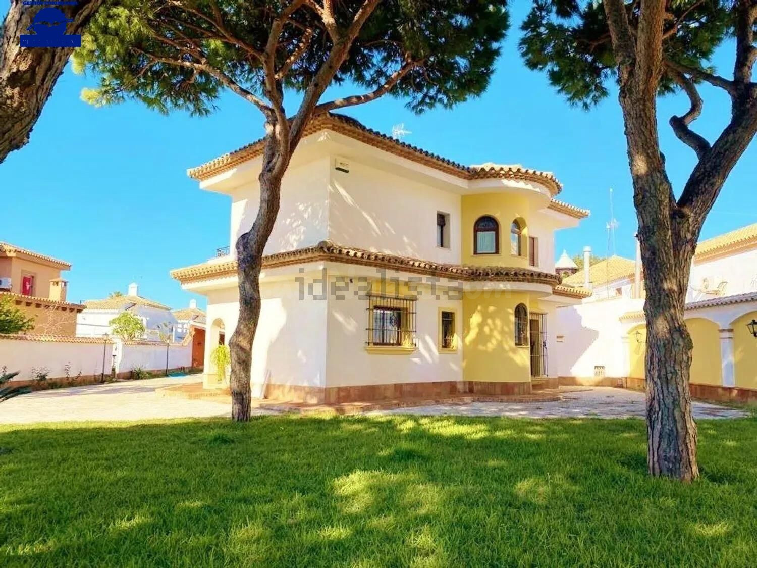 CHALET DE LUJO MUY CERCA DE LA PLAYA DE LA BARROSA