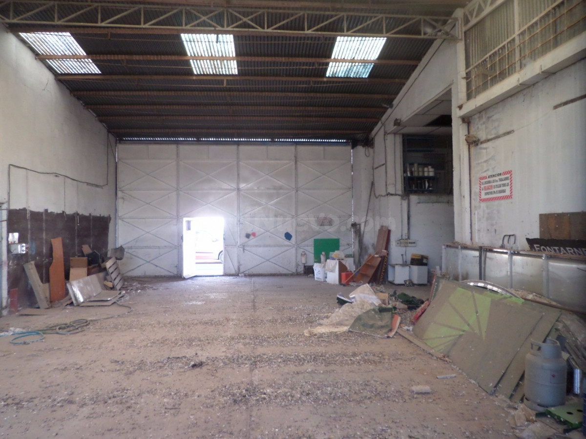 Se vende solar de 2000m2 con una nave de 508m2 en una de las mejores zonas industriales de Tomelloso