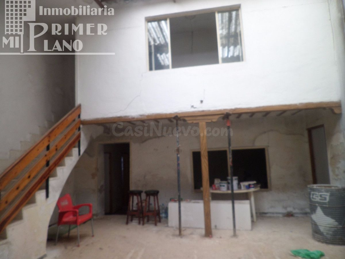 *Casa con 320m2 de suelo, en pleno centro de Tomelloso, junto a D.Victor, con 14,50m fachada*