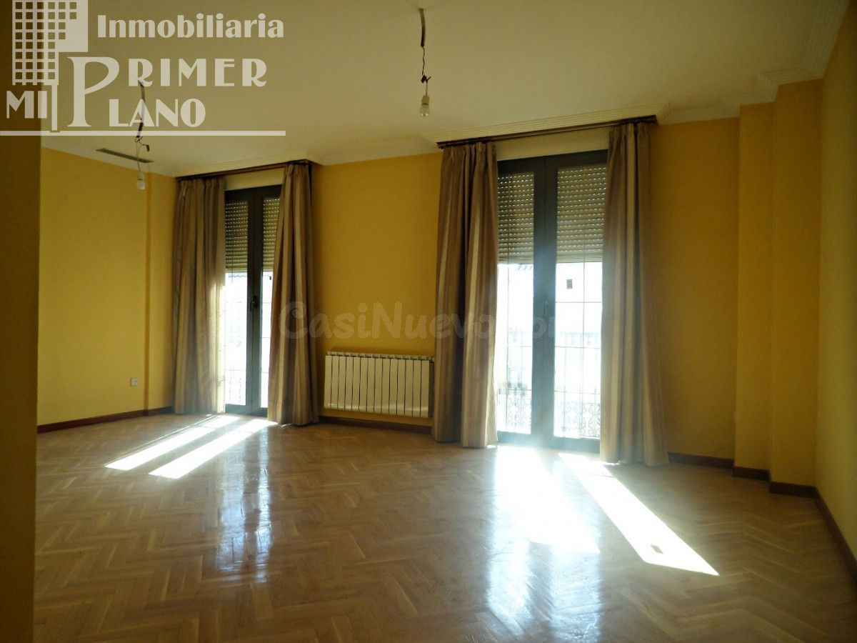 *Espectacular piso de lujo en venta, CON PISCINA en c/D.Víctor Peñasco, nuevo a estrenar.