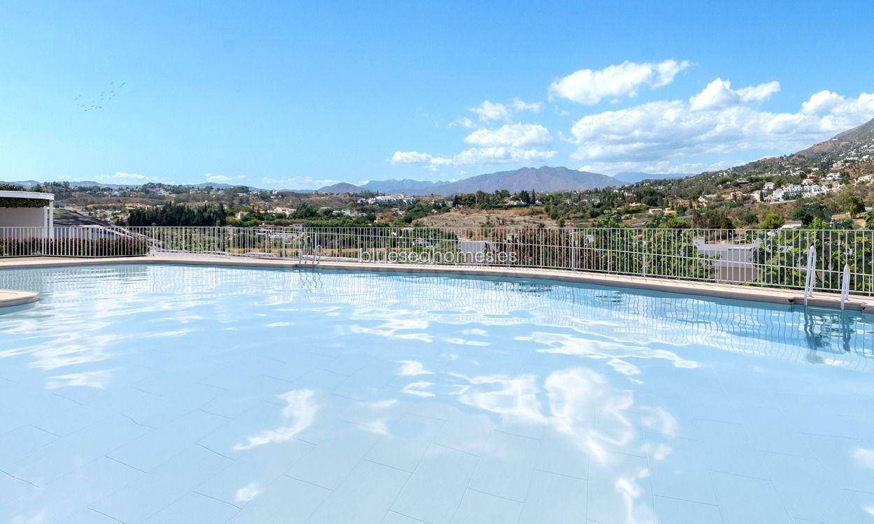 Venta de ático con dos dormitorios en Fuengirola, Málaga, Costa del Sol